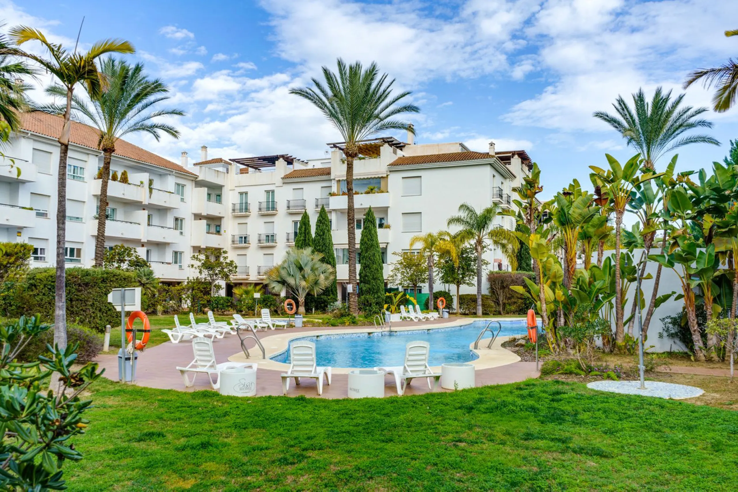 Apartment - Ground Floor Apartment в продаже в Marbella, Málaga. В доме 3 спален и 2 ванных комнат. Площадь дома 127 м²