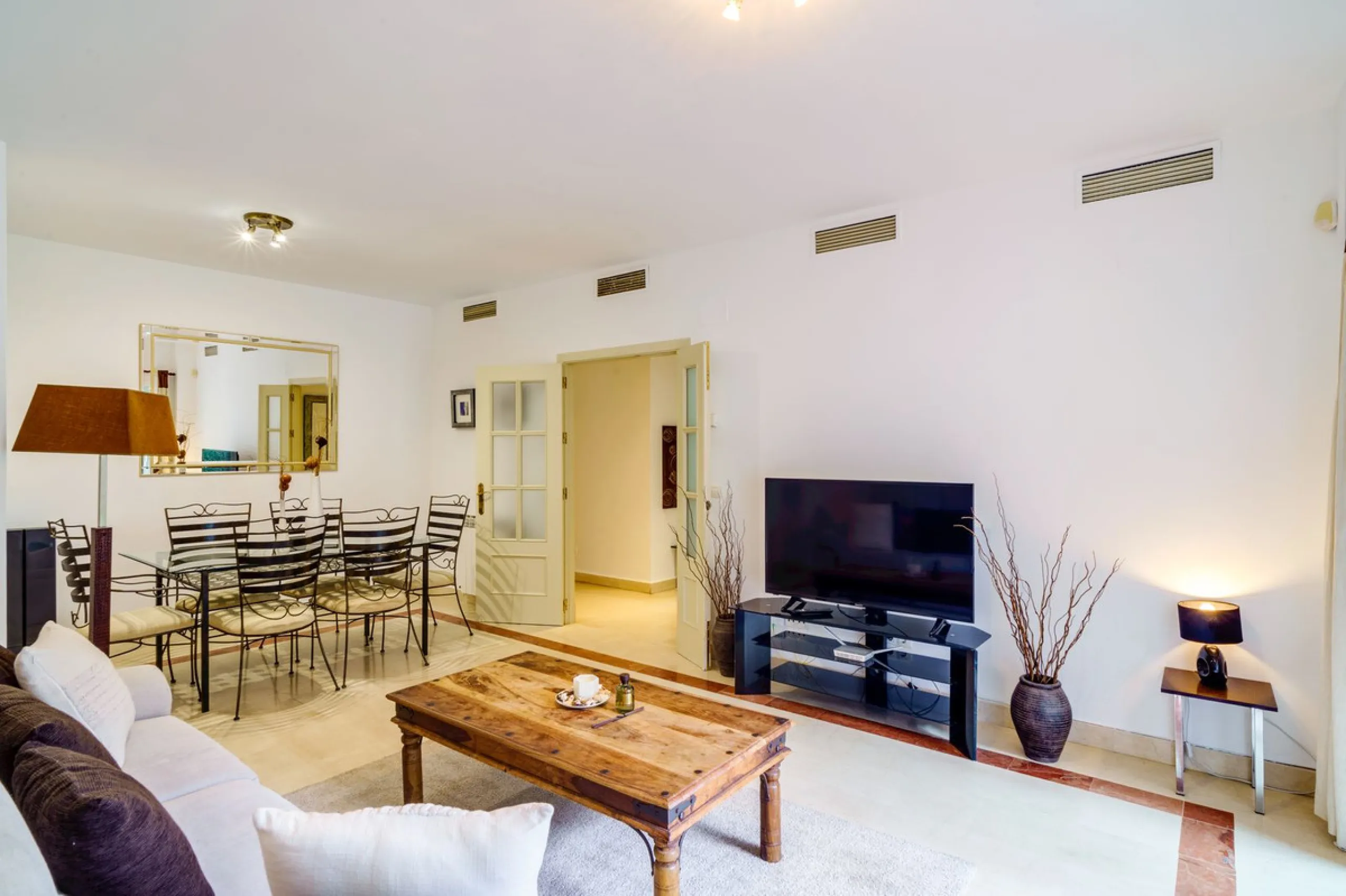 Apartment - Ground Floor Apartment в продаже в Marbella, Málaga. В доме 3 спален и 2 ванных комнат. Площадь дома 127 м²