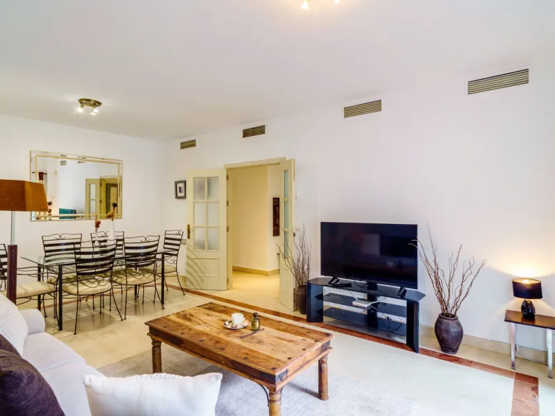 Apartment - Ground Floor Apartment в продаже в Marbella, Málaga. В доме 3 спален и 2 ванных комнат. Площадь дома 127 м²