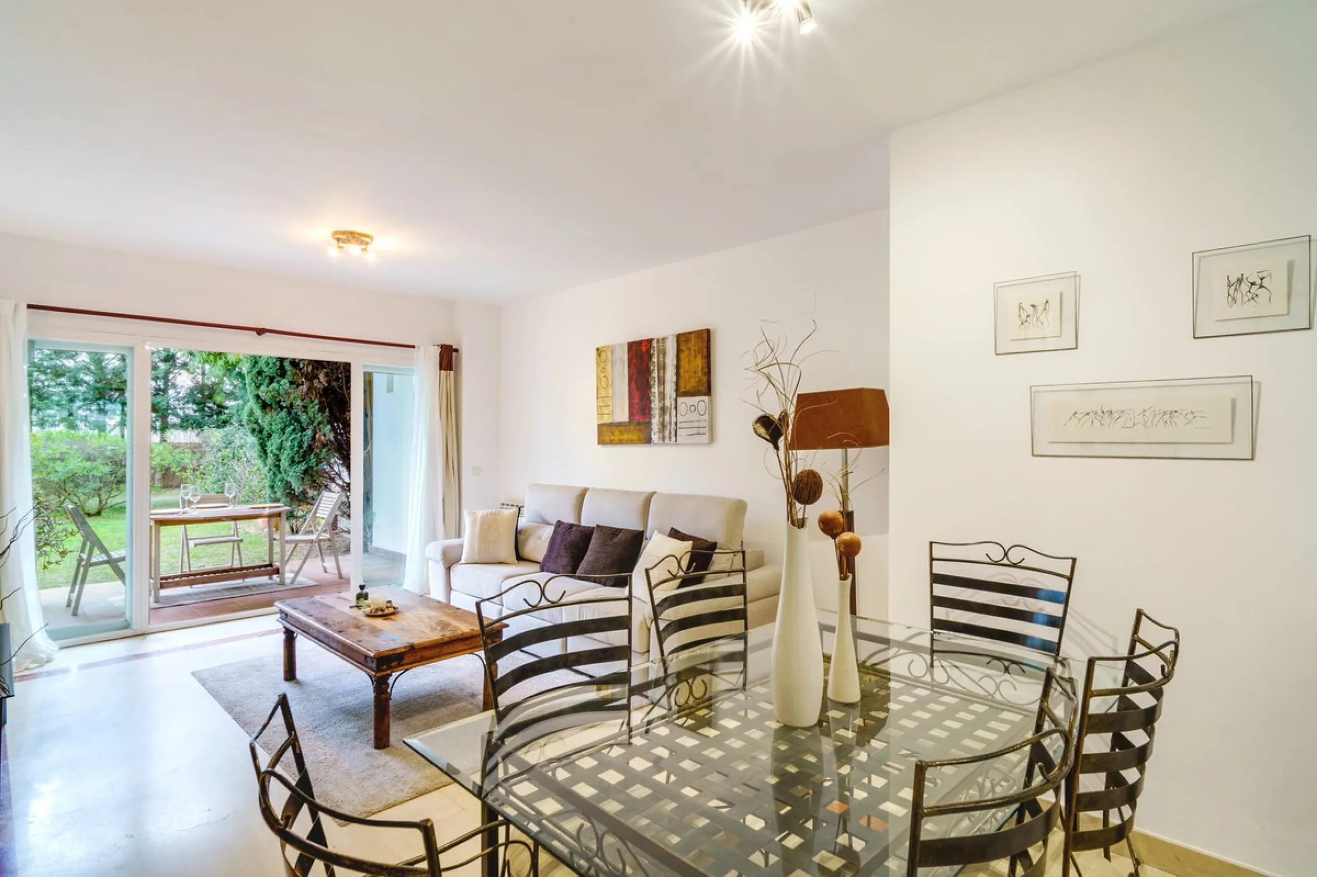 Apartment - Ground Floor Apartment в продаже в Marbella, Málaga. В доме 3 спален и 2 ванных комнат. Площадь дома 127 м²