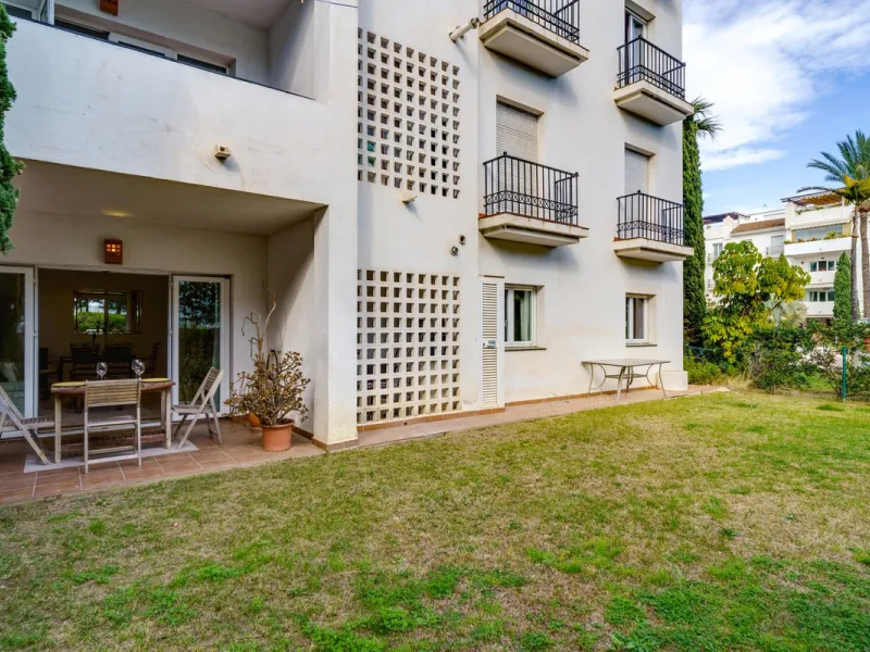 Apartment - Ground Floor Apartment в продаже в Marbella, Málaga. В доме 3 спален и 2 ванных комнат. Площадь дома 127 м²