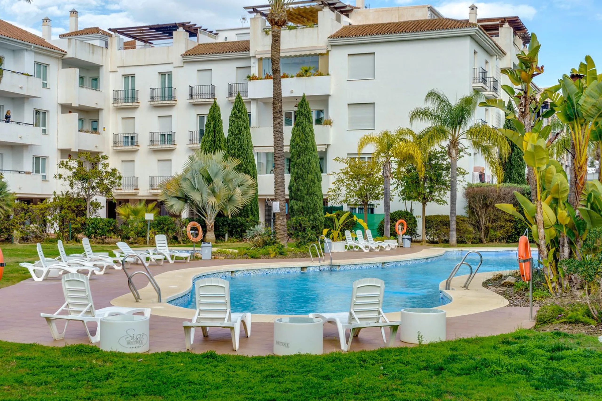 Apartment - Ground Floor Apartment в продаже в Marbella, Málaga. В доме 3 спален и 2 ванных комнат. Площадь дома 127 м²