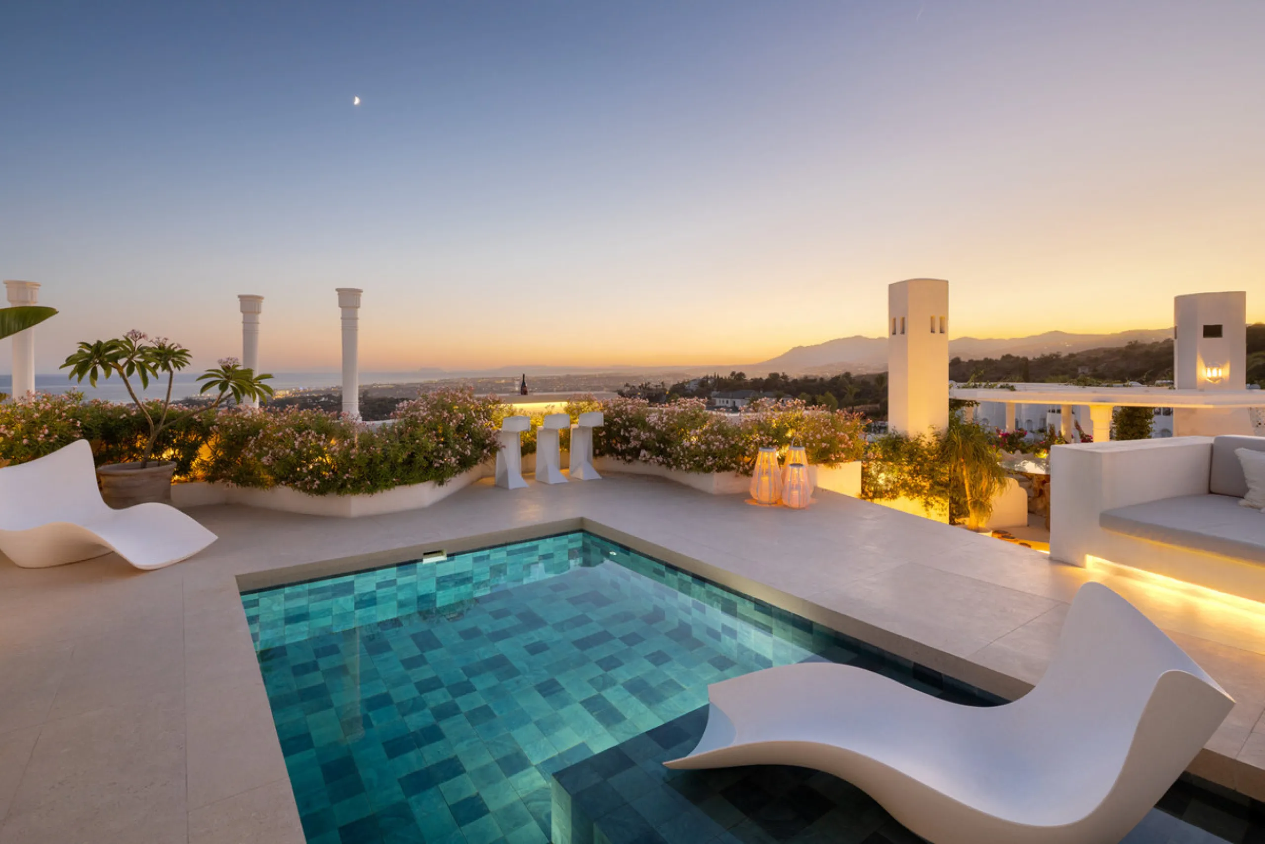 Apartment - Penthouse в продаже в Marbella, Málaga. В доме 4 спален и 5 ванных комнат. Площадь дома 420 м²