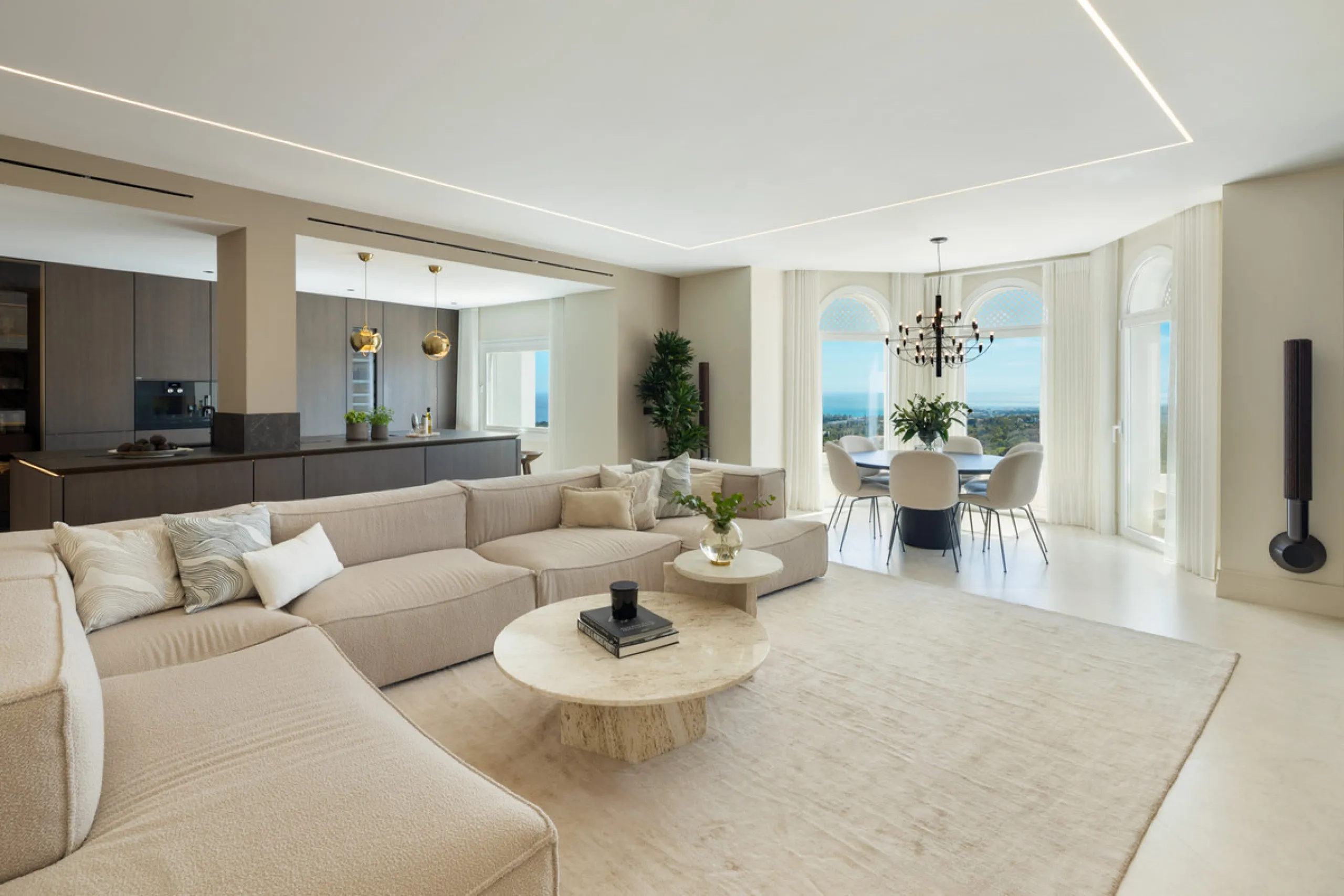 Apartment - Penthouse в продаже в Marbella, Málaga. В доме 4 спален и 5 ванных комнат. Площадь дома 420 м²