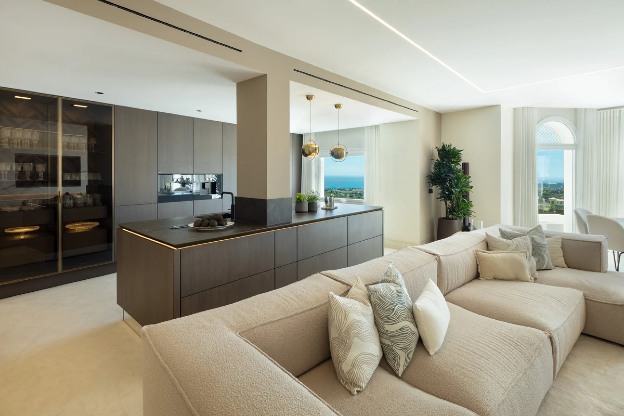 Apartment - Penthouse в продаже в Marbella, Málaga. В доме 4 спален и 5 ванных комнат. Площадь дома 420 м²