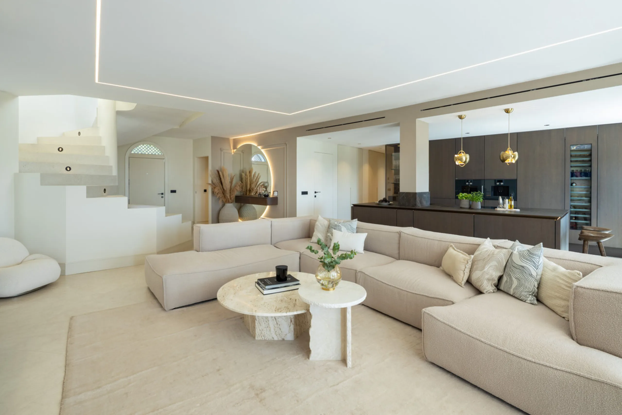 Apartment - Penthouse в продаже в Marbella, Málaga. В доме 4 спален и 5 ванных комнат. Площадь дома 420 м²