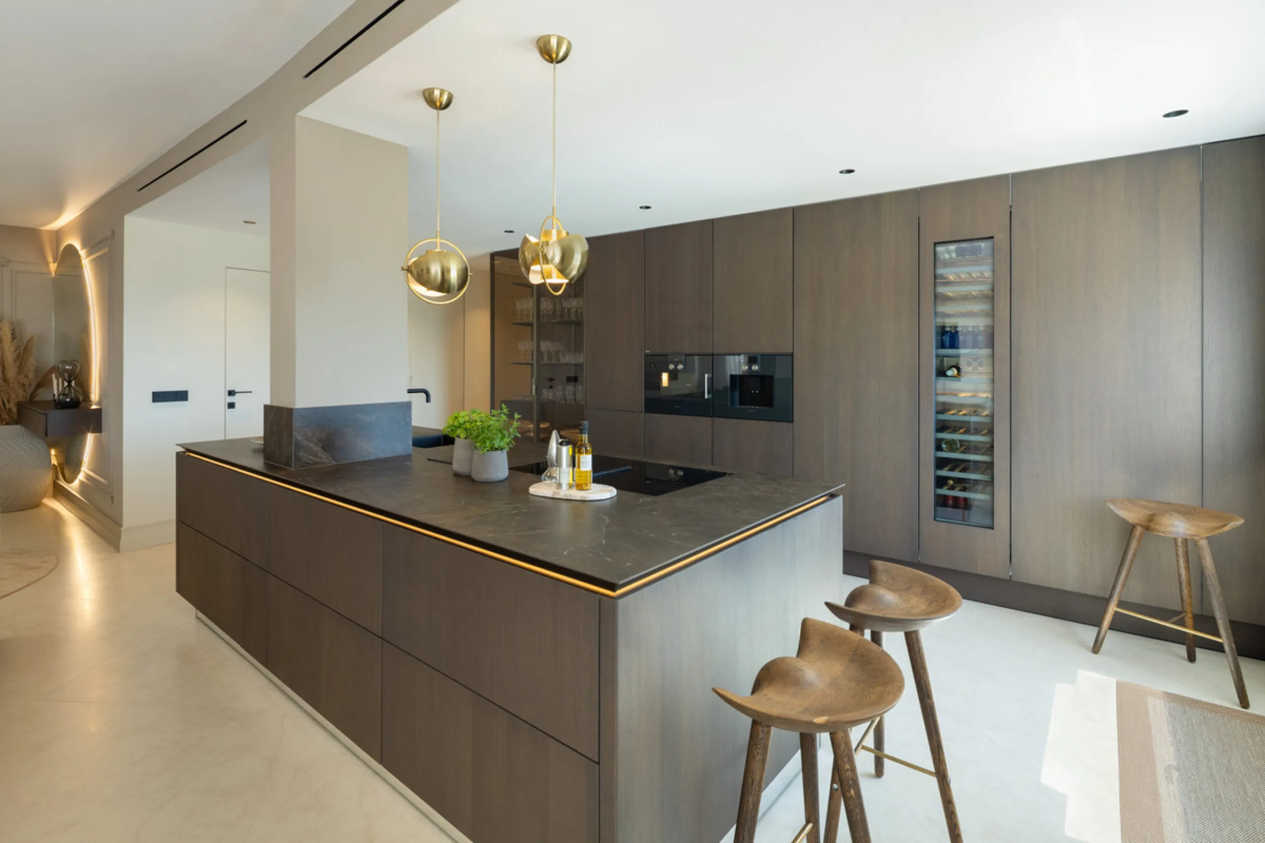 Apartment - Penthouse в продаже в Marbella, Málaga. В доме 4 спален и 5 ванных комнат. Площадь дома 420 м²