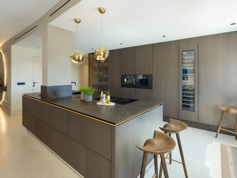 Apartment - Penthouse в продаже в Marbella, Málaga. В доме 4 спален и 5 ванных комнат. Площадь дома 420 м²