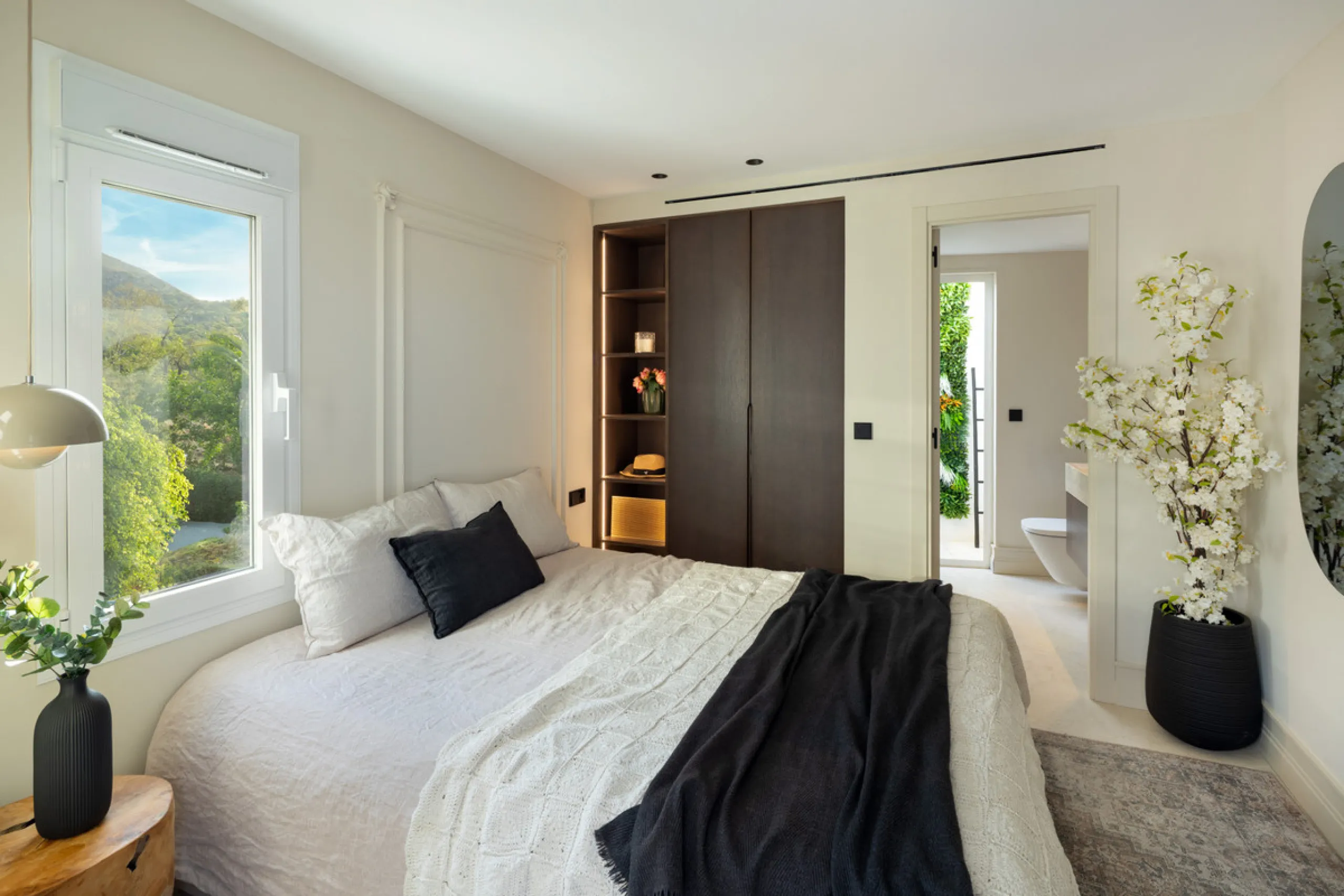 Apartment - Penthouse в продаже в Marbella, Málaga. В доме 4 спален и 5 ванных комнат. Площадь дома 420 м²