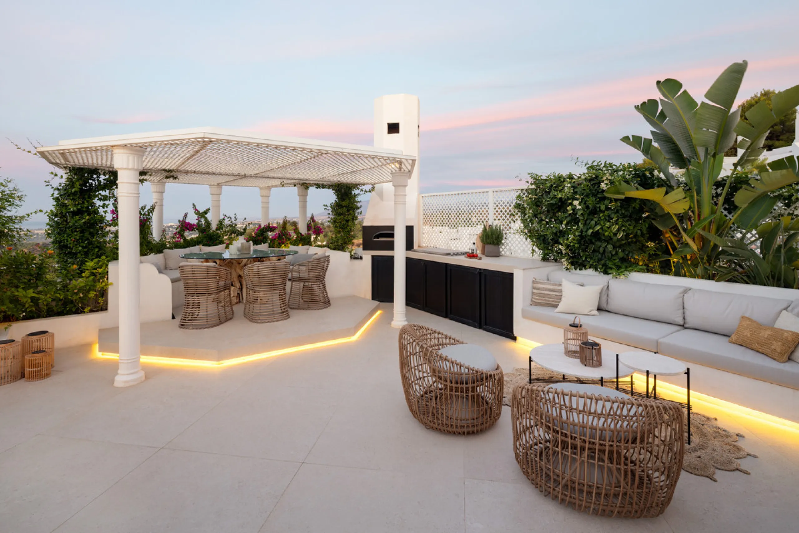 Apartment - Penthouse в продаже в Marbella, Málaga. В доме 4 спален и 5 ванных комнат. Площадь дома 420 м²