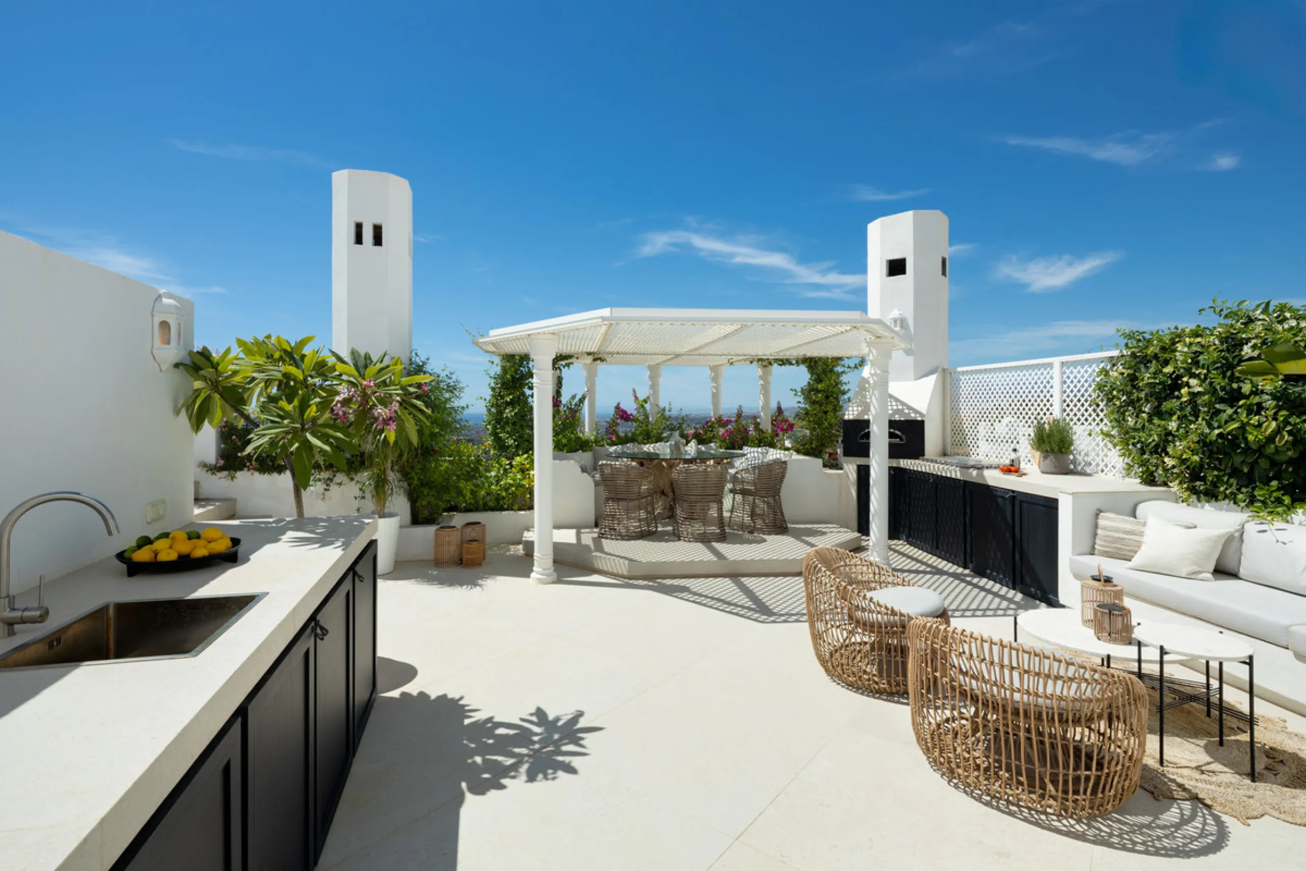 Apartment - Penthouse в продаже в Marbella, Málaga. В доме 4 спален и 5 ванных комнат. Площадь дома 420 м²