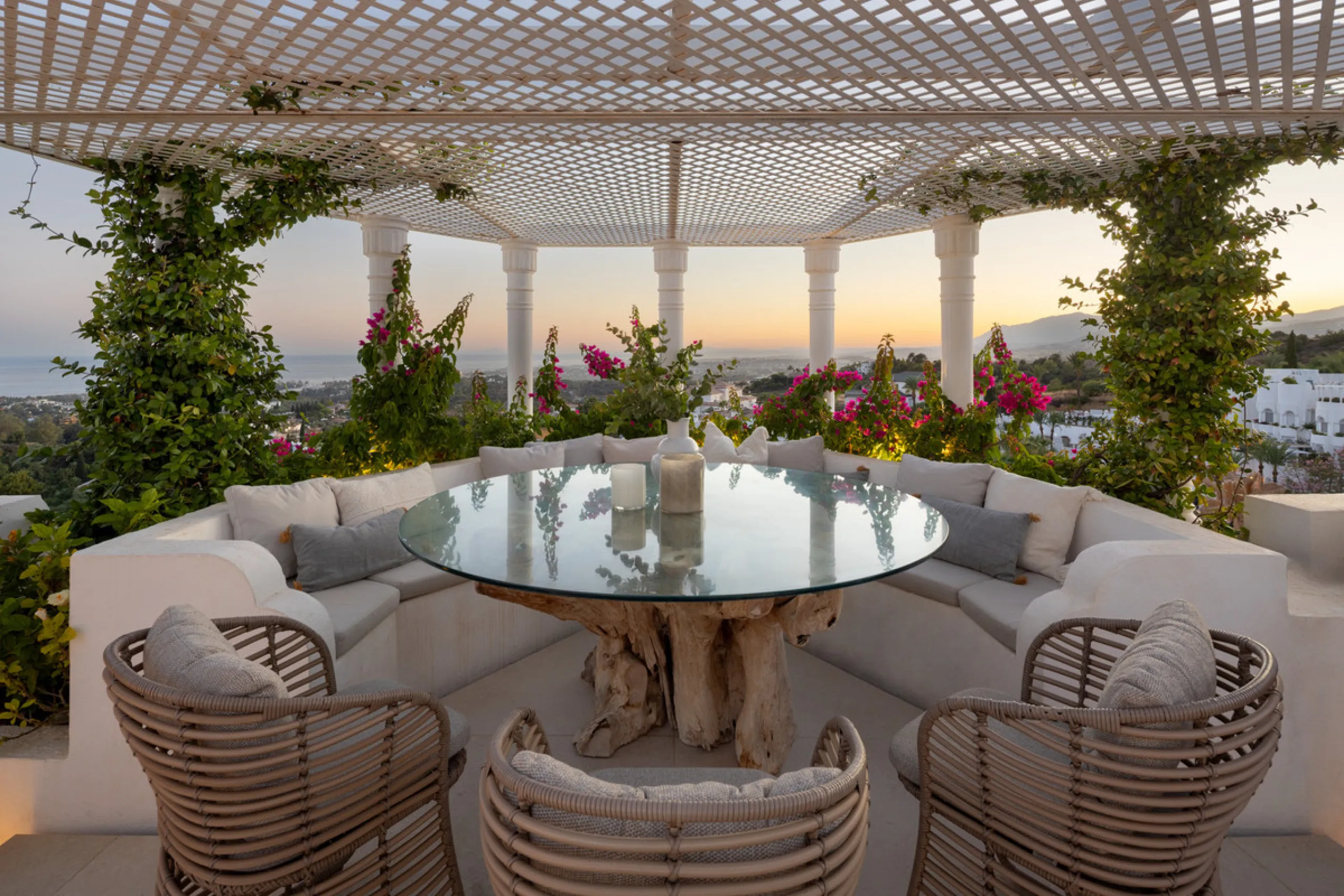 Apartment - Penthouse в продаже в Marbella, Málaga. В доме 4 спален и 5 ванных комнат. Площадь дома 420 м²