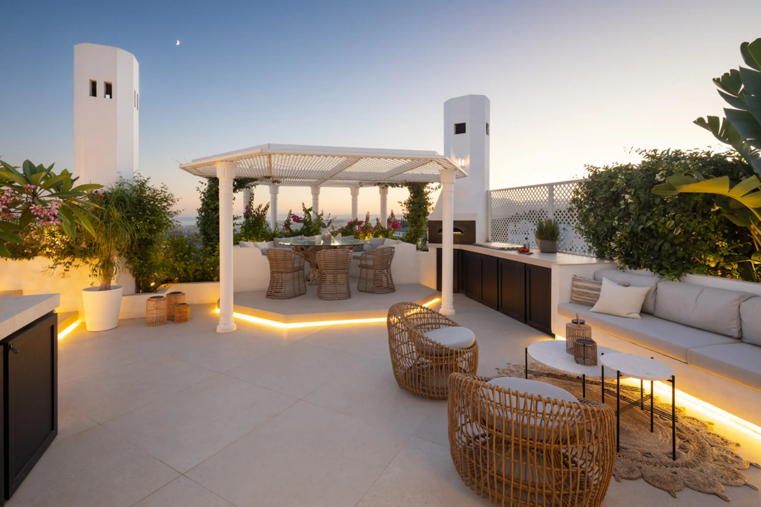 Apartment - Penthouse в продаже в Marbella, Málaga. В доме 4 спален и 5 ванных комнат. Площадь дома 420 м²