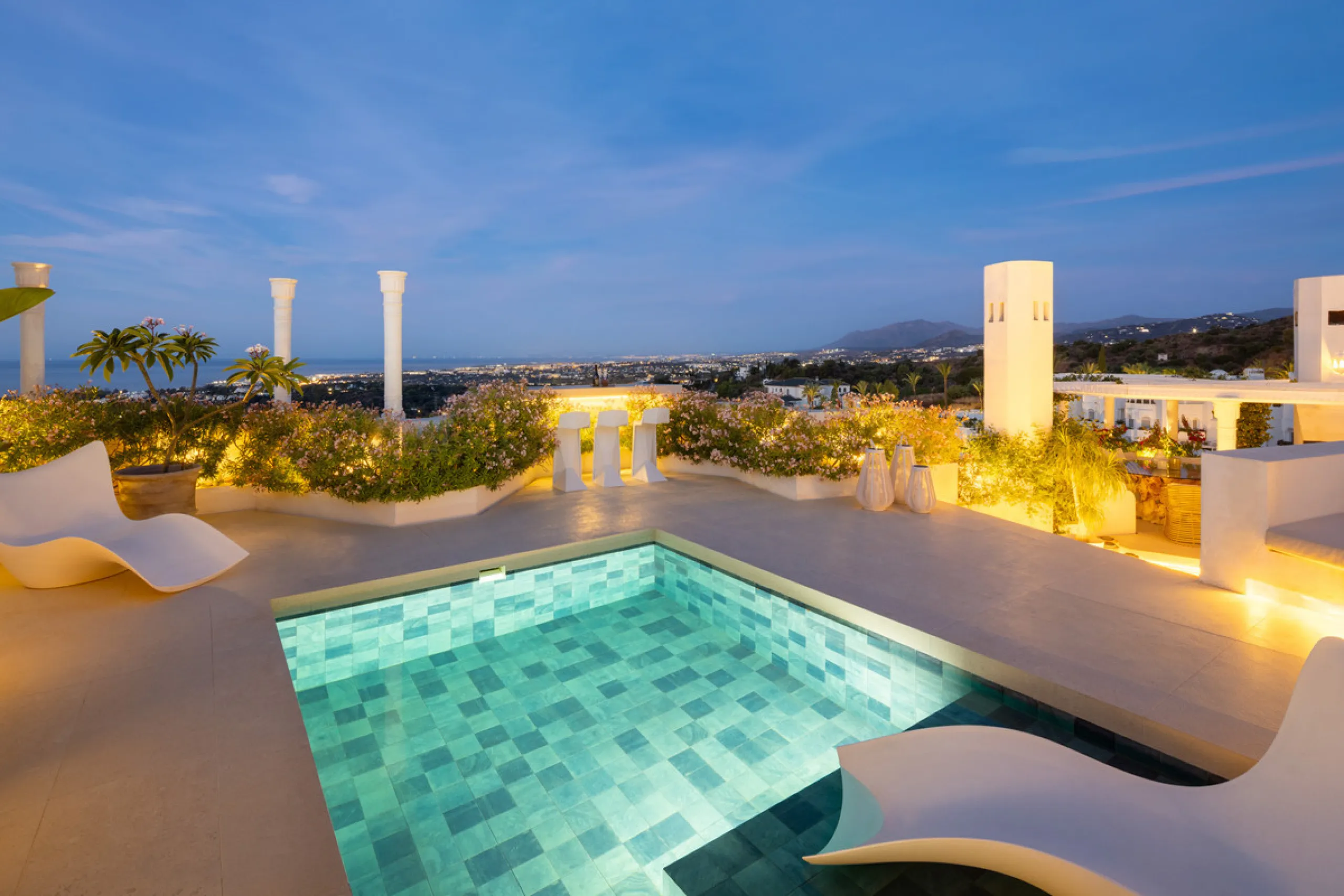 Apartment - Penthouse в продаже в Marbella, Málaga. В доме 4 спален и 5 ванных комнат. Площадь дома 420 м²