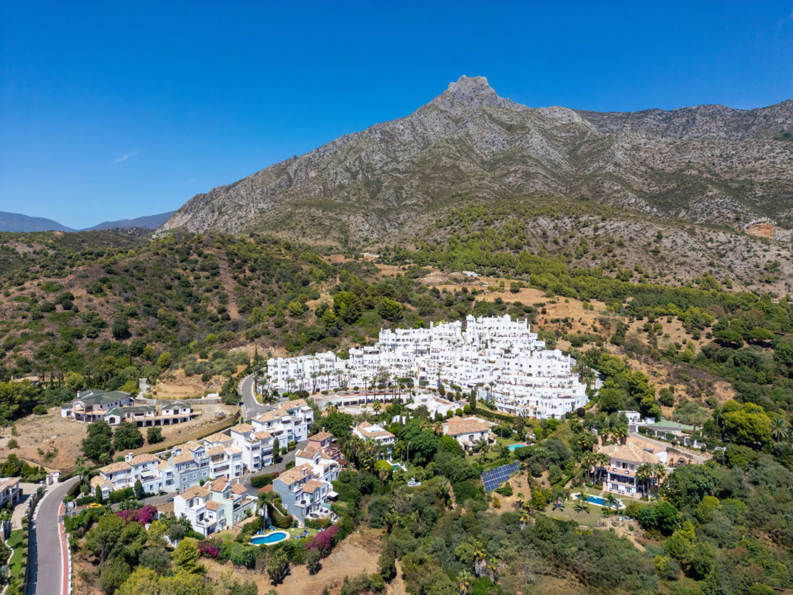 Apartment - Penthouse в продаже в Marbella, Málaga. В доме 4 спален и 5 ванных комнат. Площадь дома 420 м²