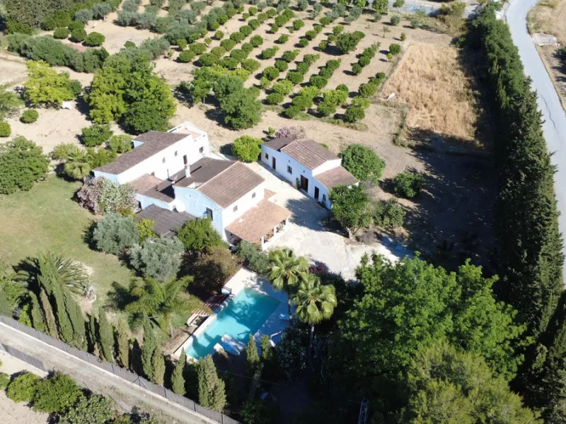 House - Finca - Cortijo в продаже в Alhaurín el Grande, Málaga. В доме 7 спален и 7 ванных комнат. Площадь дома 409 м². Площадь участка 12074 м²