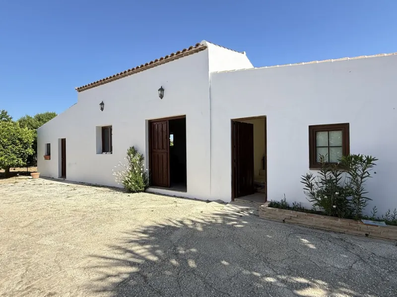 House - Finca - Cortijo в продаже в Alhaurín el Grande, Málaga. В доме 7 спален и 7 ванных комнат. Площадь дома 409 м². Площадь участка 12074 м²