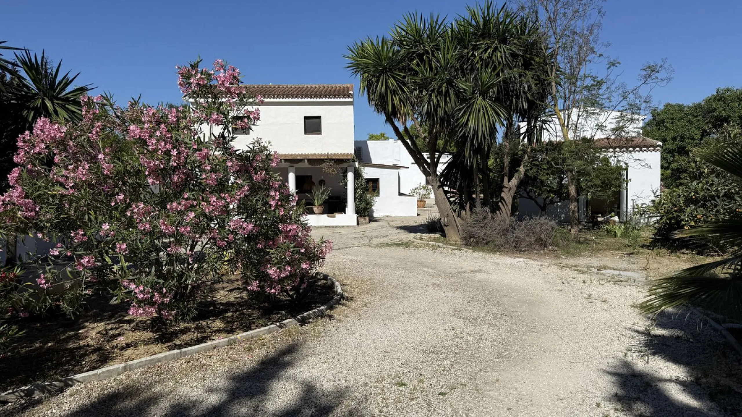 House - Finca - Cortijo в продаже в Alhaurín el Grande, Málaga. В доме 7 спален и 7 ванных комнат. Площадь дома 409 м². Площадь участка 12074 м²