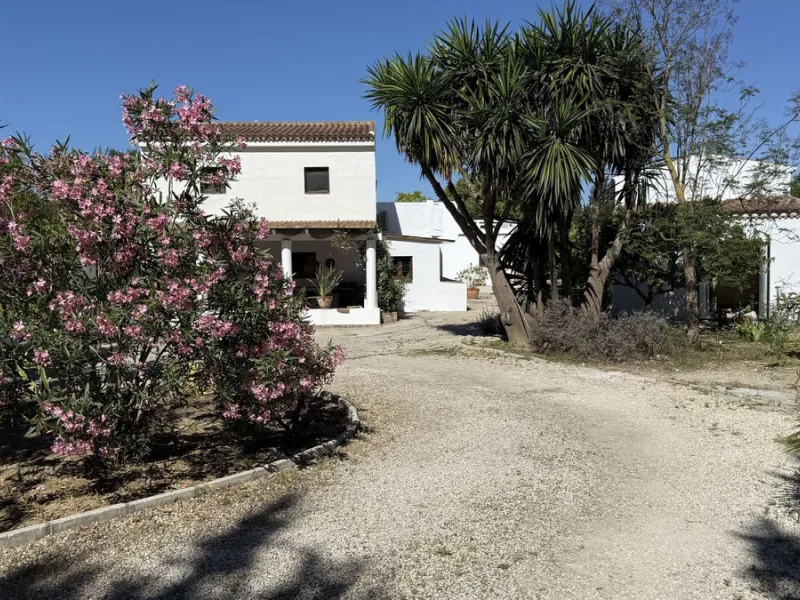 House - Finca - Cortijo в продаже в Alhaurín el Grande, Málaga. В доме 7 спален и 7 ванных комнат. Площадь дома 409 м². Площадь участка 12074 м²
