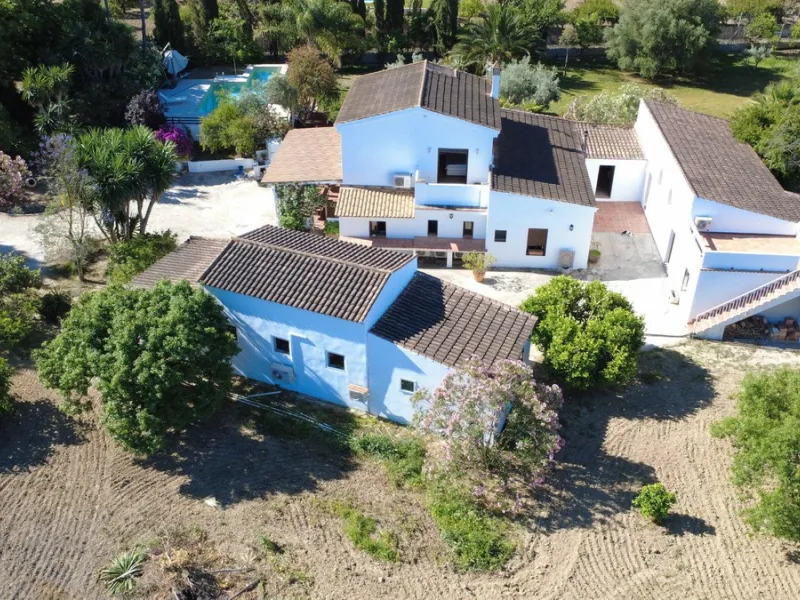 House - Finca - Cortijo в продаже в Alhaurín el Grande, Málaga. В доме 7 спален и 7 ванных комнат. Площадь дома 409 м². Площадь участка 12074 м²