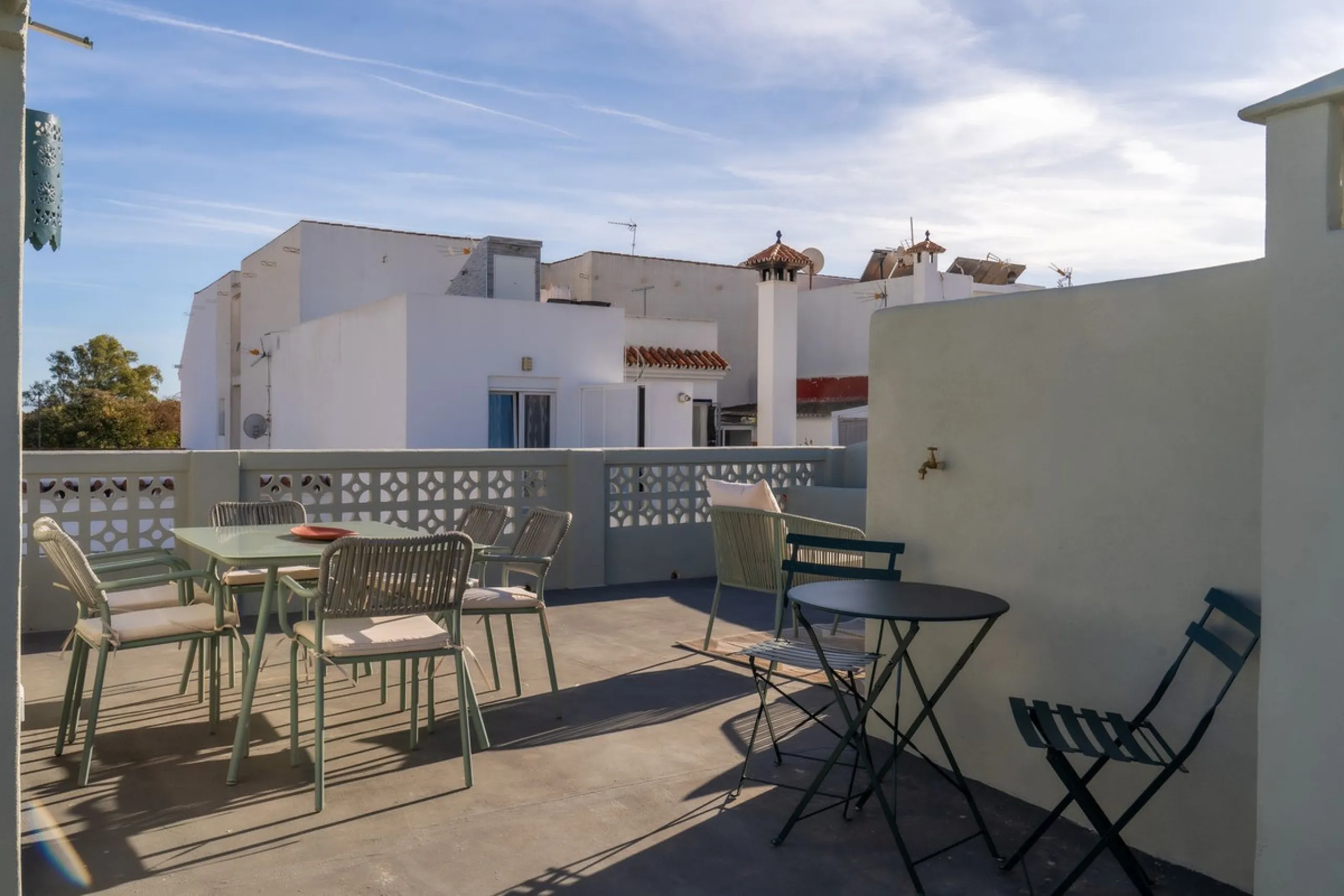 House - Townhouse в продаже в Marbella, Málaga. В доме 4 спален и 3 ванных комнат. Площадь дома 181 м²