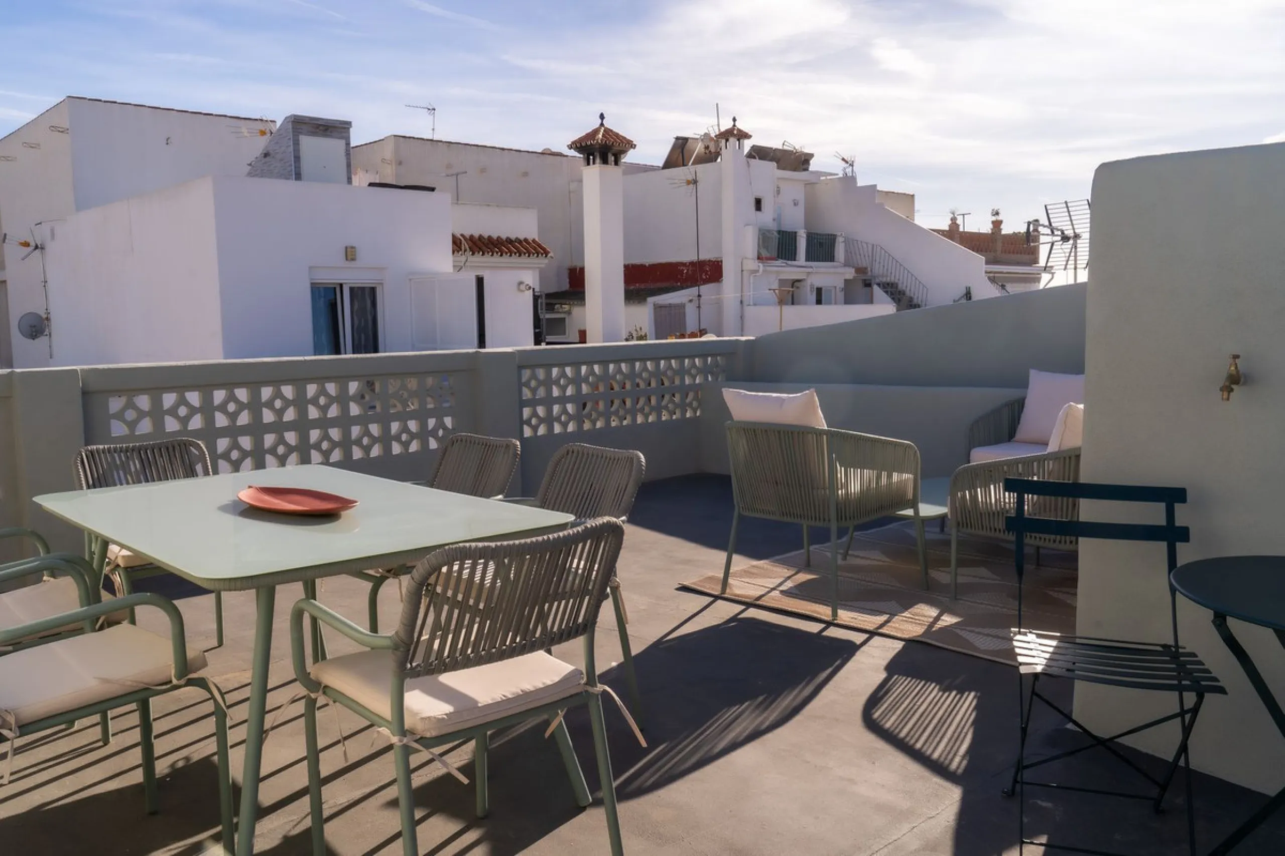 House - Townhouse в продаже в Marbella, Málaga. В доме 4 спален и 3 ванных комнат. Площадь дома 181 м²