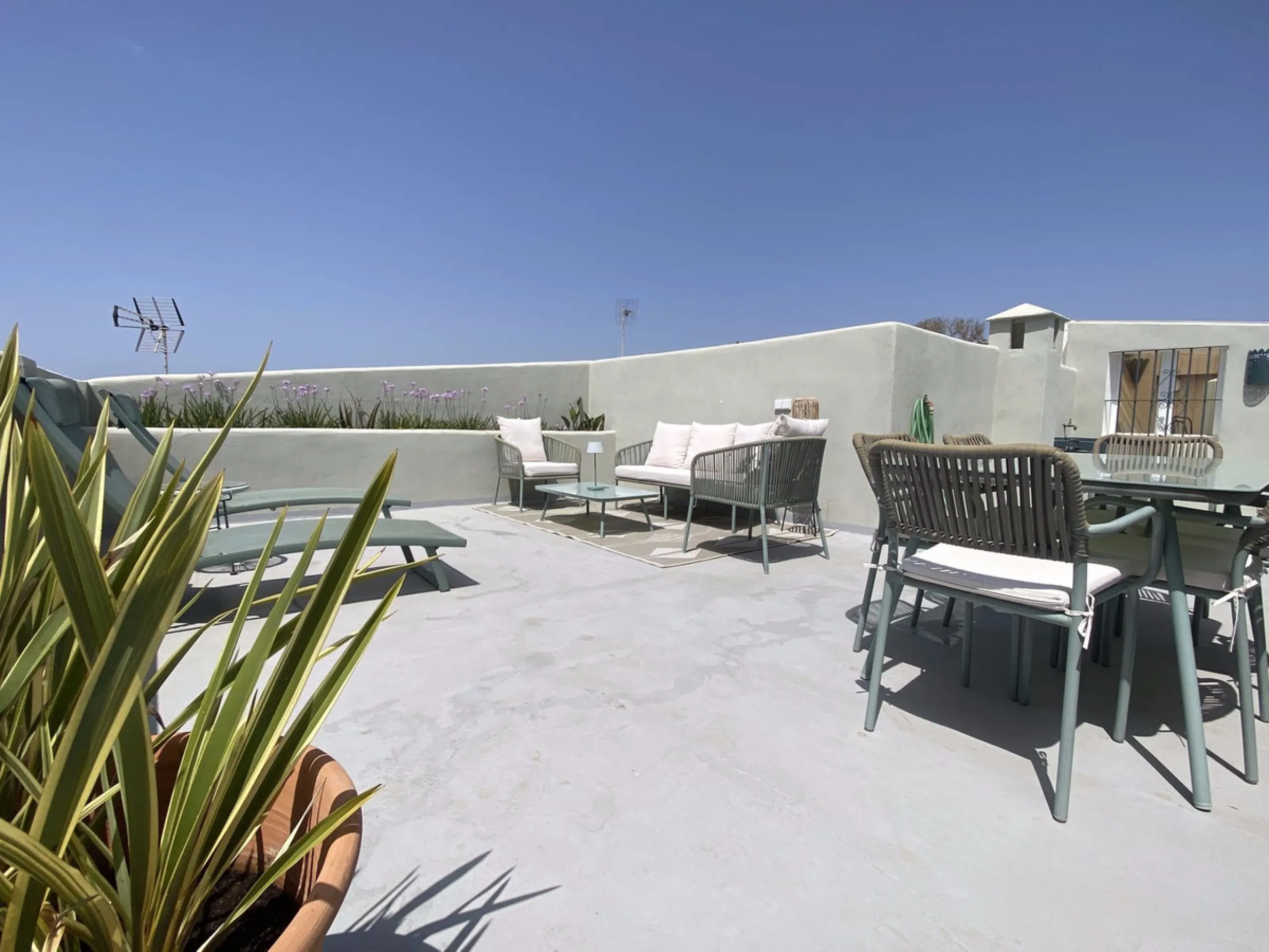House - Townhouse в продаже в Marbella, Málaga. В доме 4 спален и 3 ванных комнат. Площадь дома 181 м²
