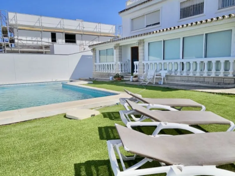 Large detached villa with a pool and two separate entrances in La Chumbera