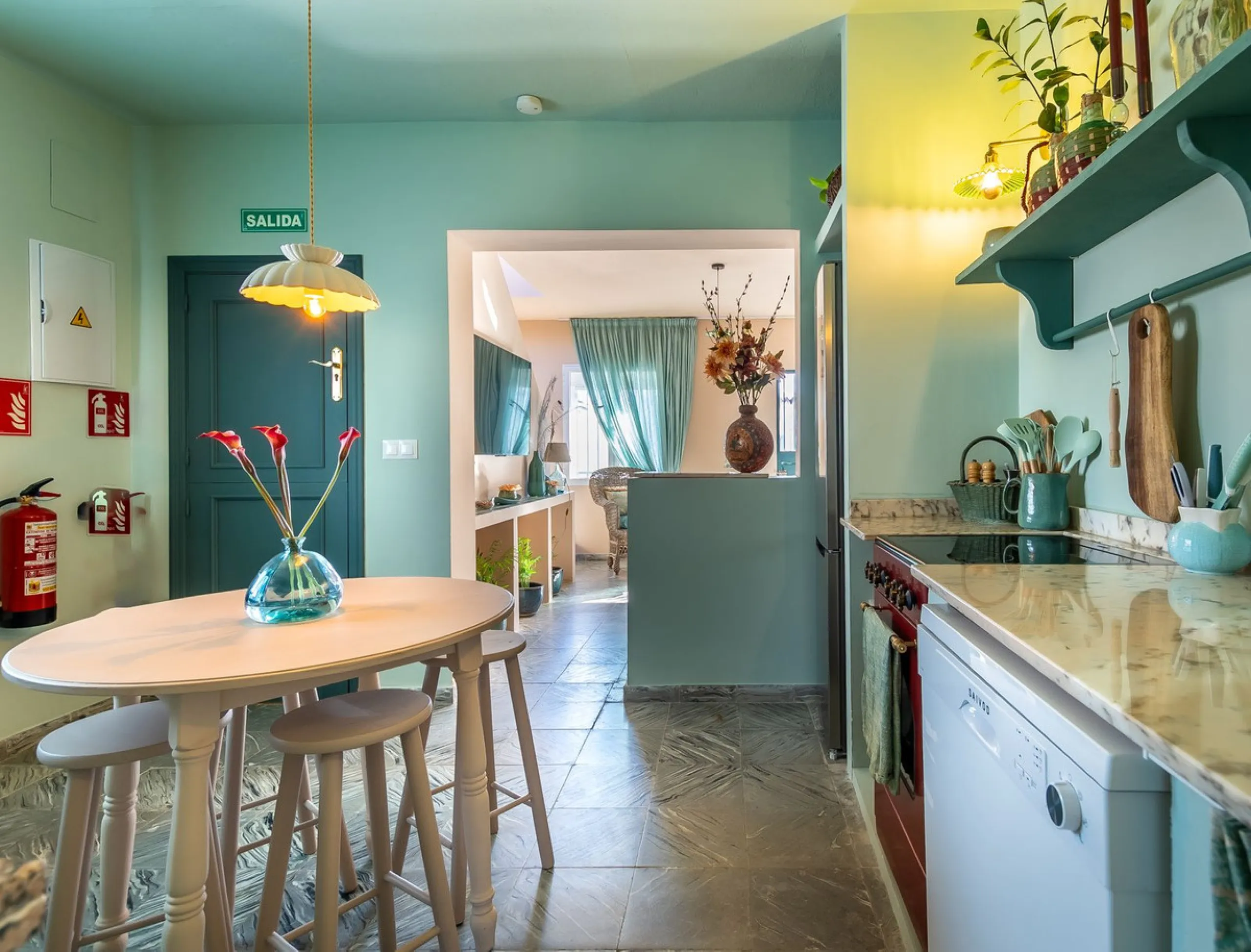 House - Townhouse в продаже в Marbella, Málaga. В доме 4 спален и 3 ванных комнат. Площадь дома 181 м²