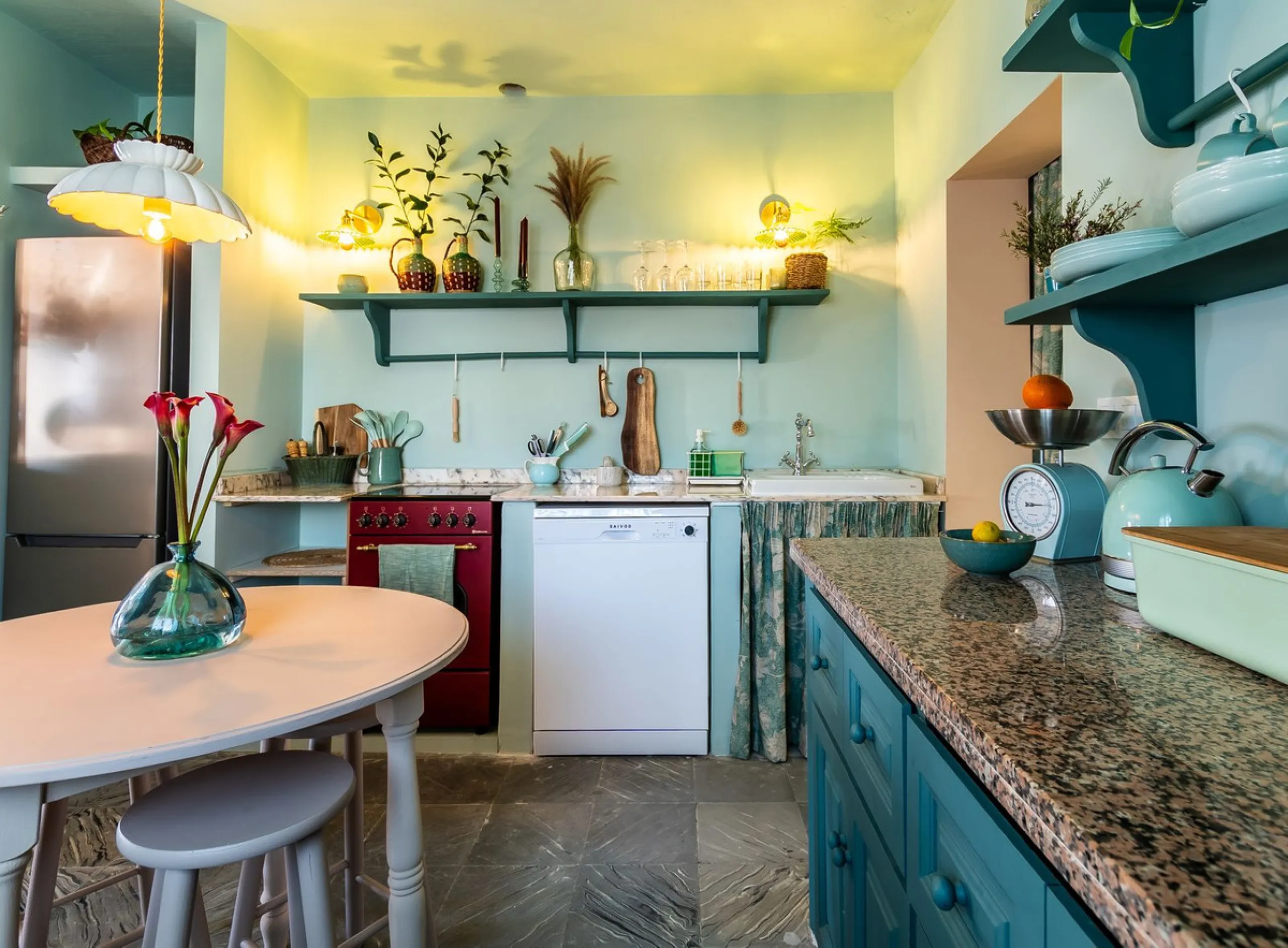 House - Townhouse в продаже в Marbella, Málaga. В доме 4 спален и 3 ванных комнат. Площадь дома 181 м²