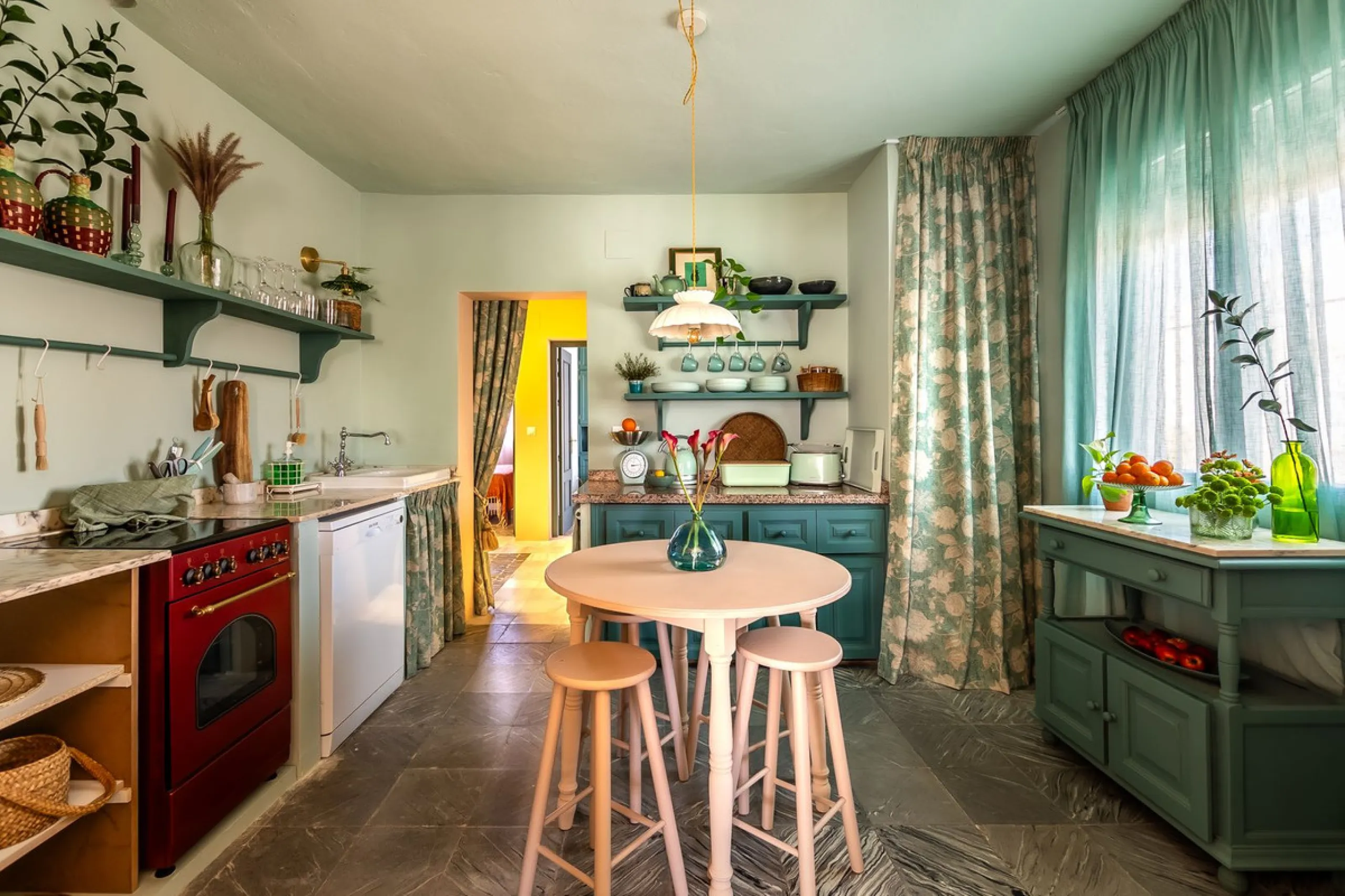 House - Townhouse в продаже в Marbella, Málaga. В доме 4 спален и 3 ванных комнат. Площадь дома 181 м²