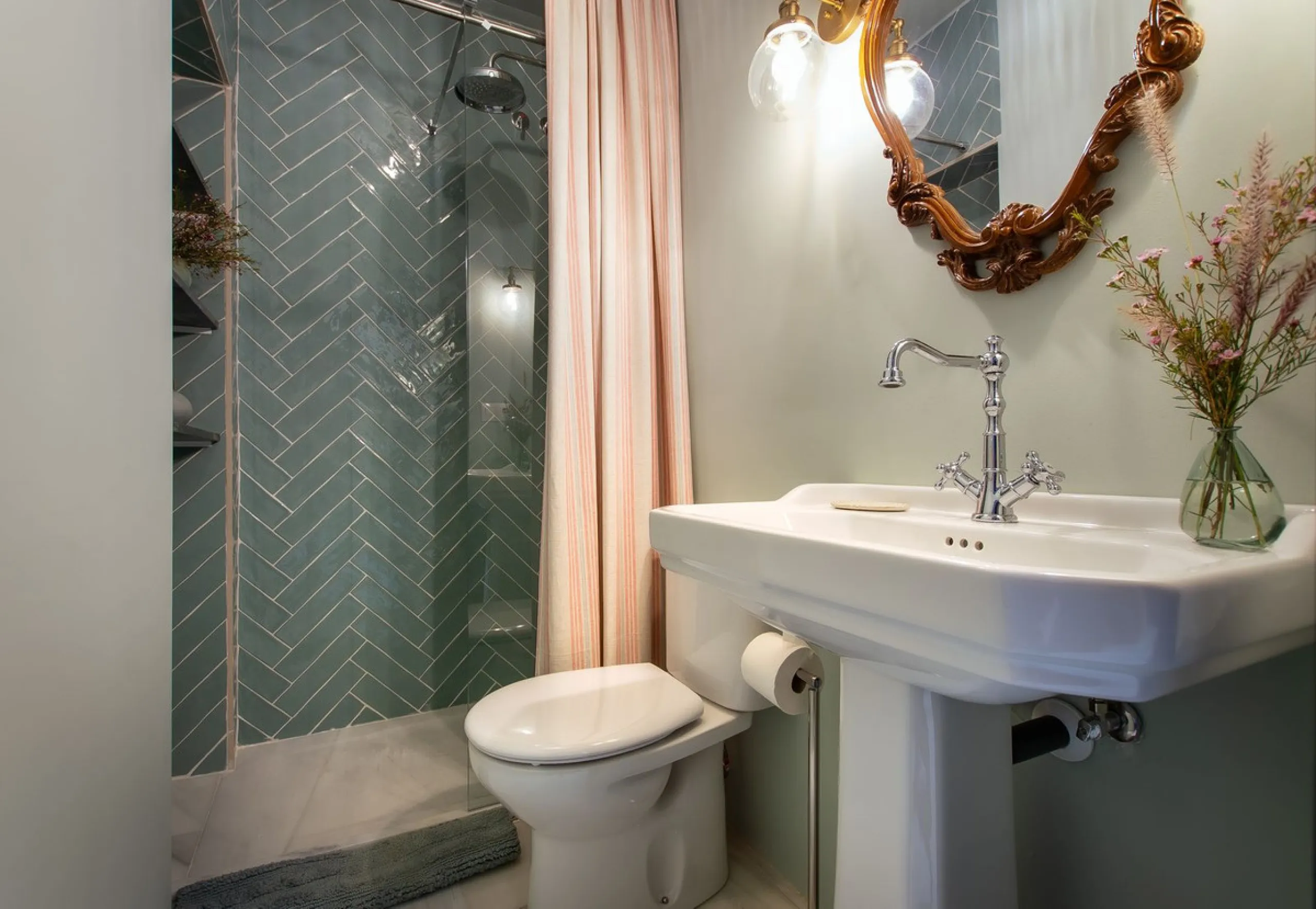 House - Townhouse в продаже в Marbella, Málaga. В доме 4 спален и 3 ванных комнат. Площадь дома 181 м²