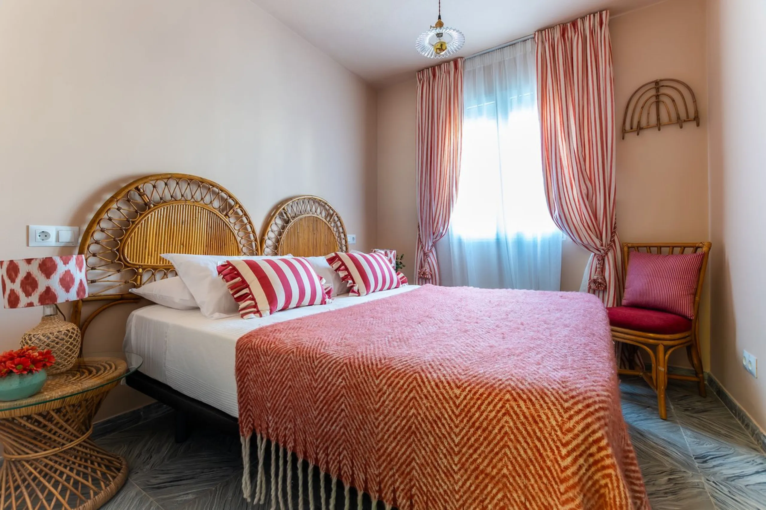 House - Townhouse в продаже в Marbella, Málaga. В доме 4 спален и 3 ванных комнат. Площадь дома 181 м²