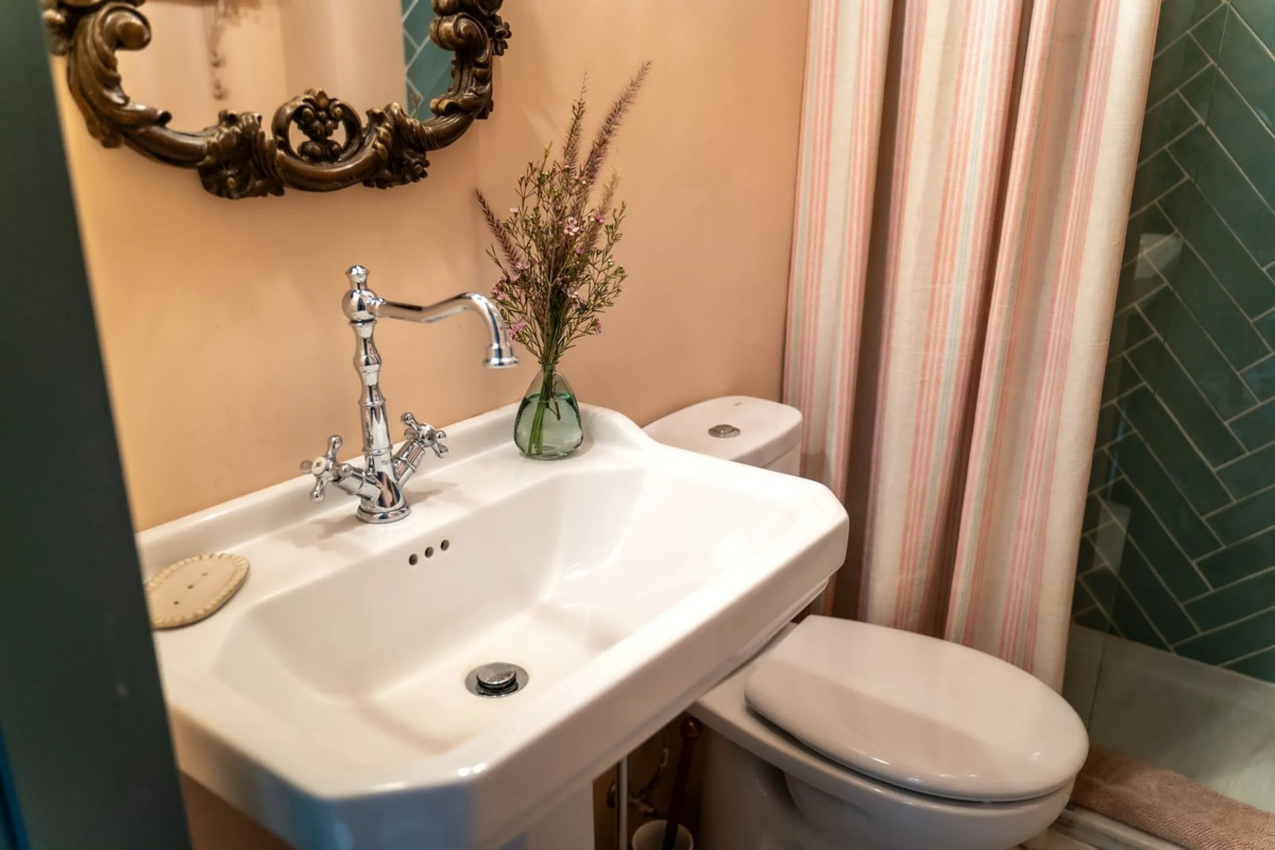 House - Townhouse в продаже в Marbella, Málaga. В доме 4 спален и 3 ванных комнат. Площадь дома 181 м²