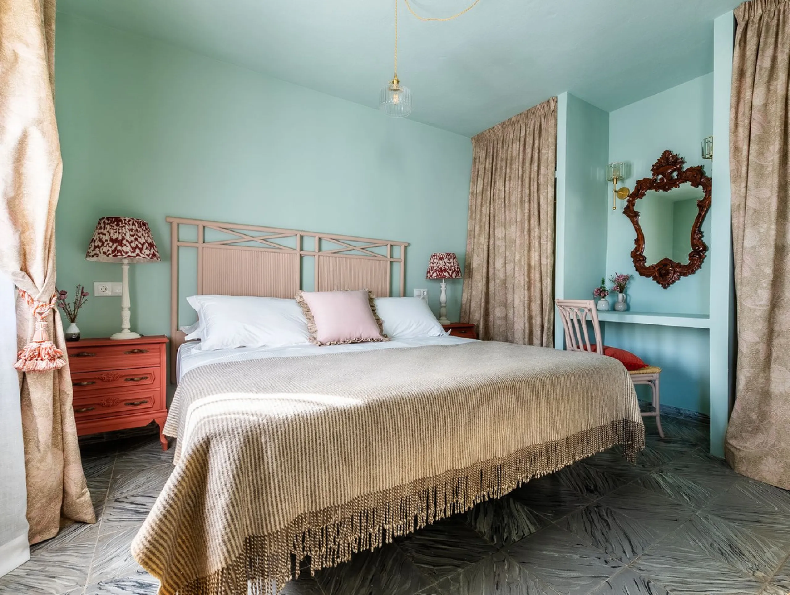 House - Townhouse в продаже в Marbella, Málaga. В доме 4 спален и 3 ванных комнат. Площадь дома 181 м²