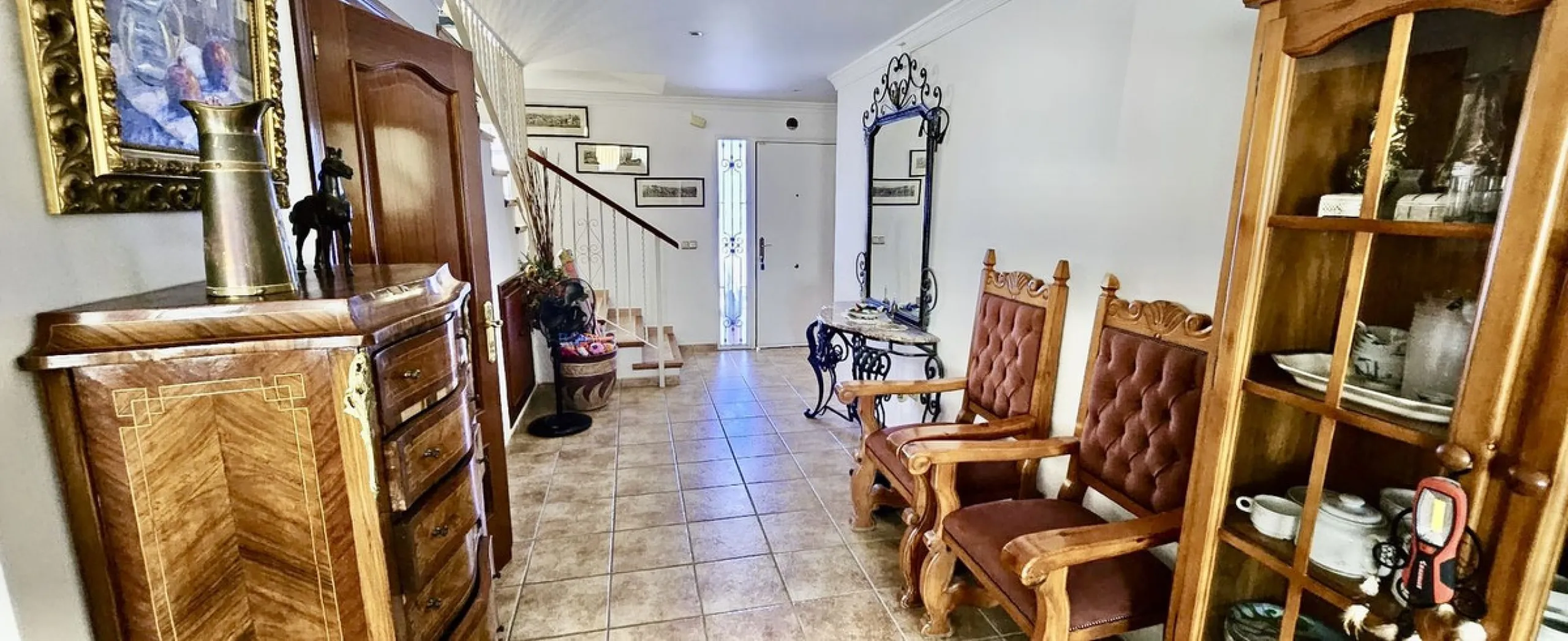 Large detached villa with a pool and two separate entrances in La Chumbera