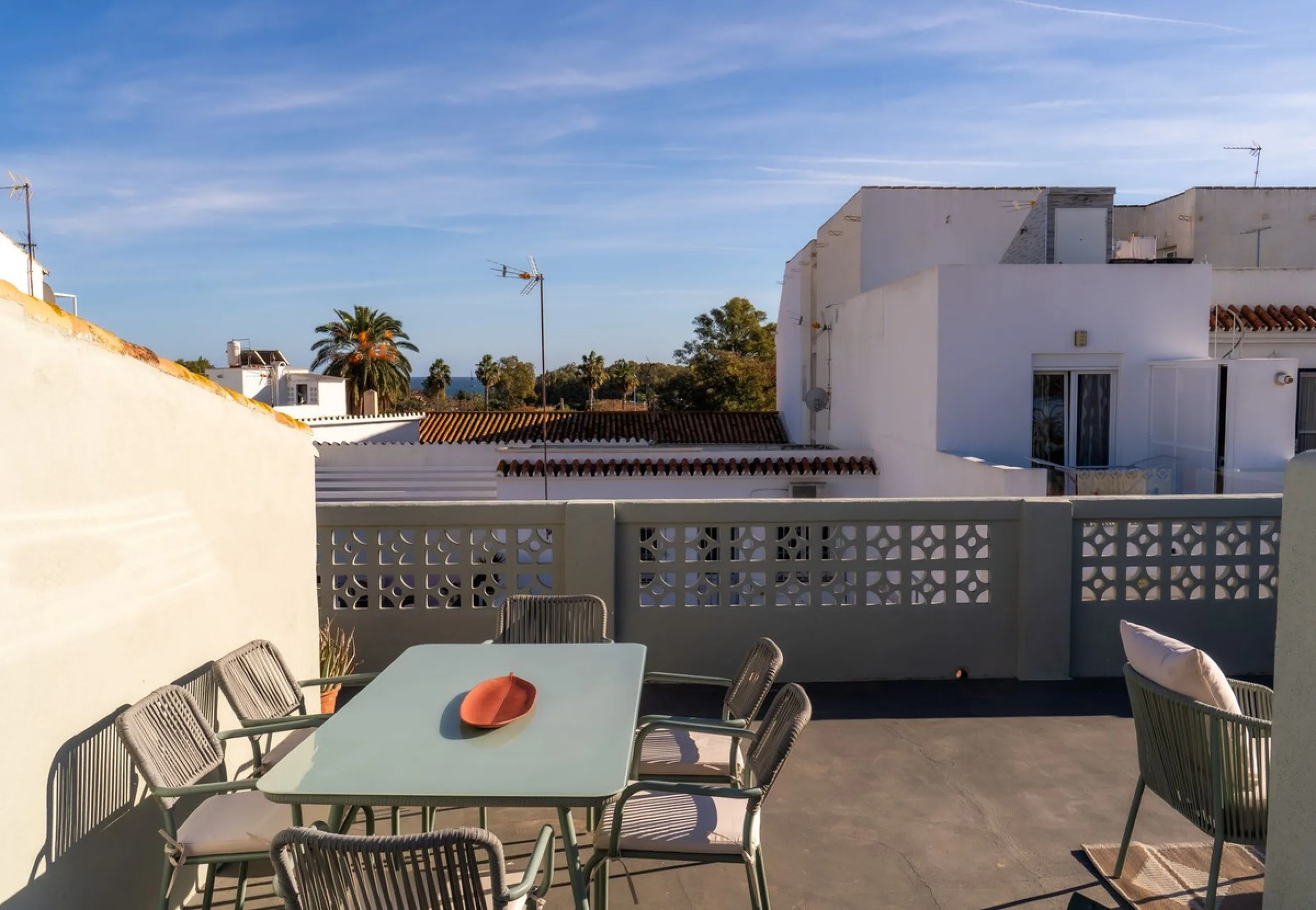 House - Townhouse в продаже в Marbella, Málaga. В доме 4 спален и 3 ванных комнат. Площадь дома 181 м²
