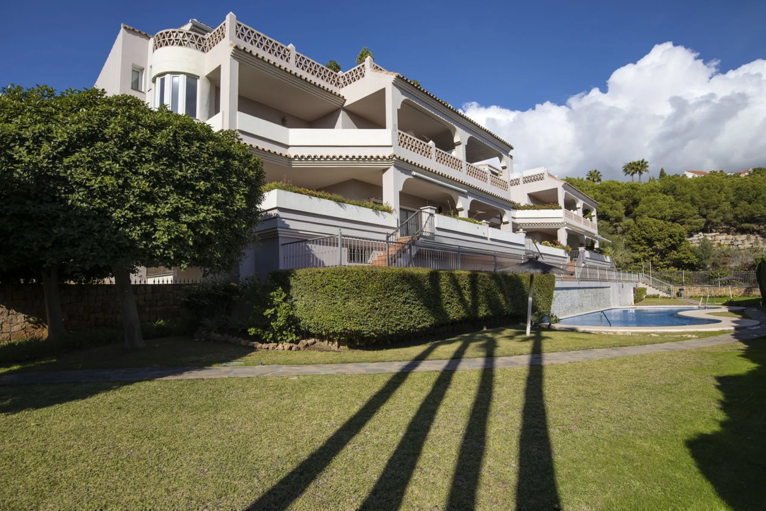 *Luxurious 1st Floor Apartment in Exclusive Urbanization* Puerto los Almendros