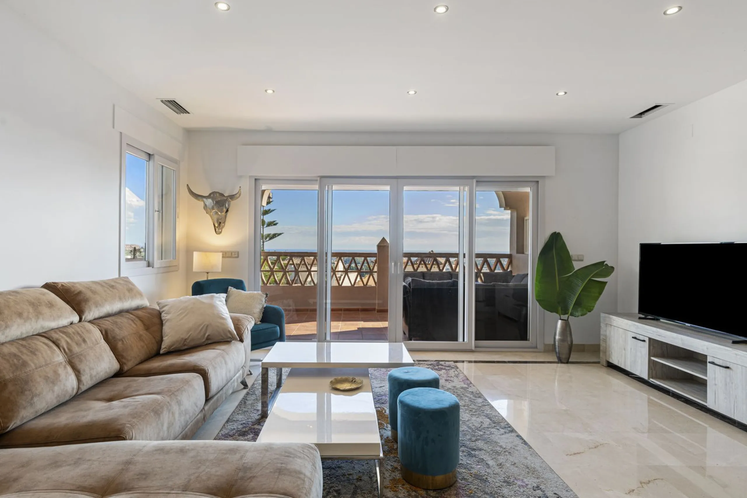 *Luxurious 1st Floor Apartment in Exclusive Urbanization* Puerto los Almendros