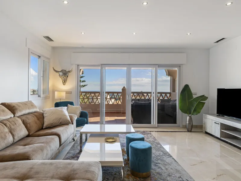 *Luxurious 1st Floor Apartment in Exclusive Urbanization* Puerto los Almendros
