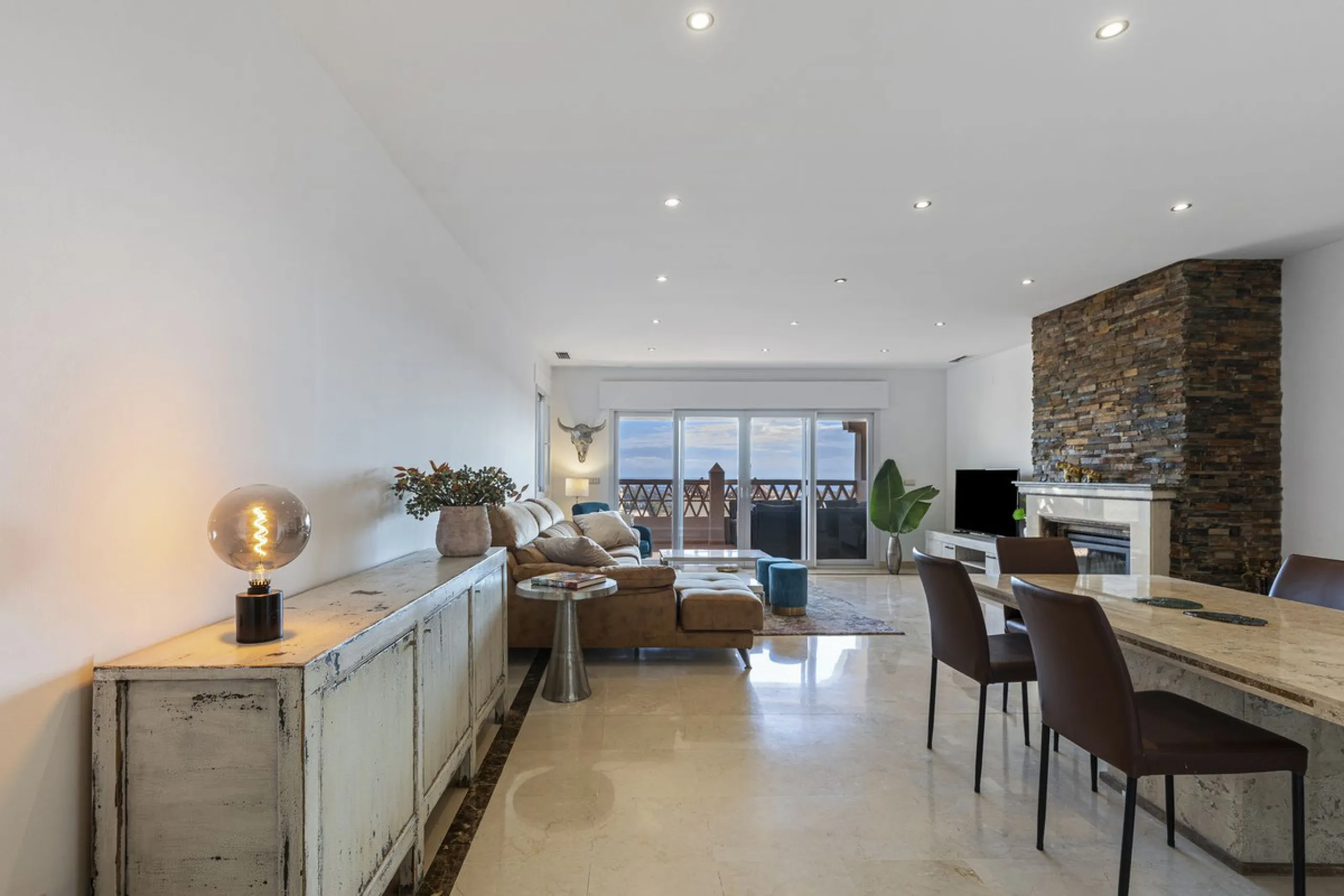 *Luxurious 1st Floor Apartment in Exclusive Urbanization* Puerto los Almendros