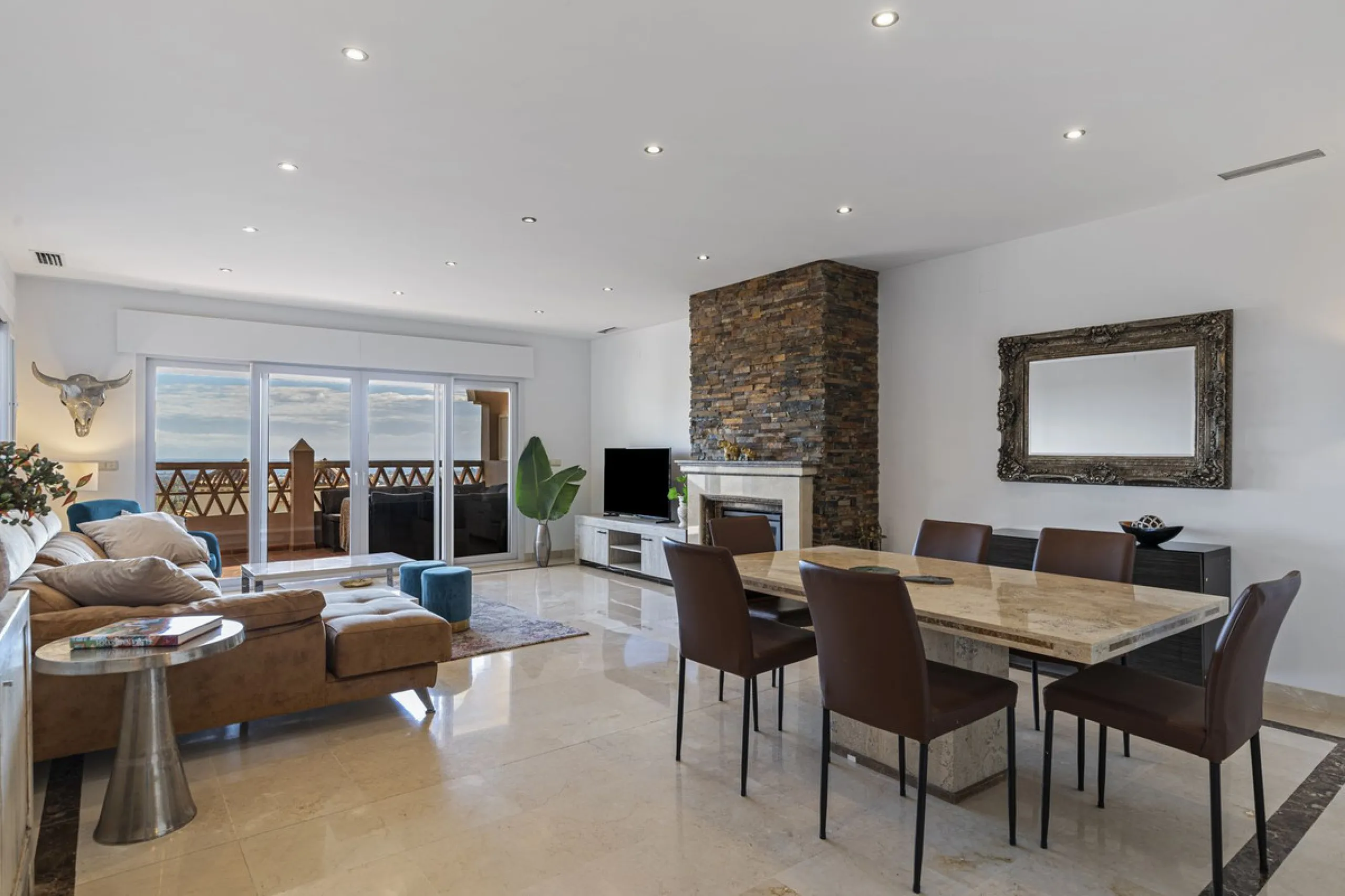 *Luxurious 1st Floor Apartment in Exclusive Urbanization* Puerto los Almendros
