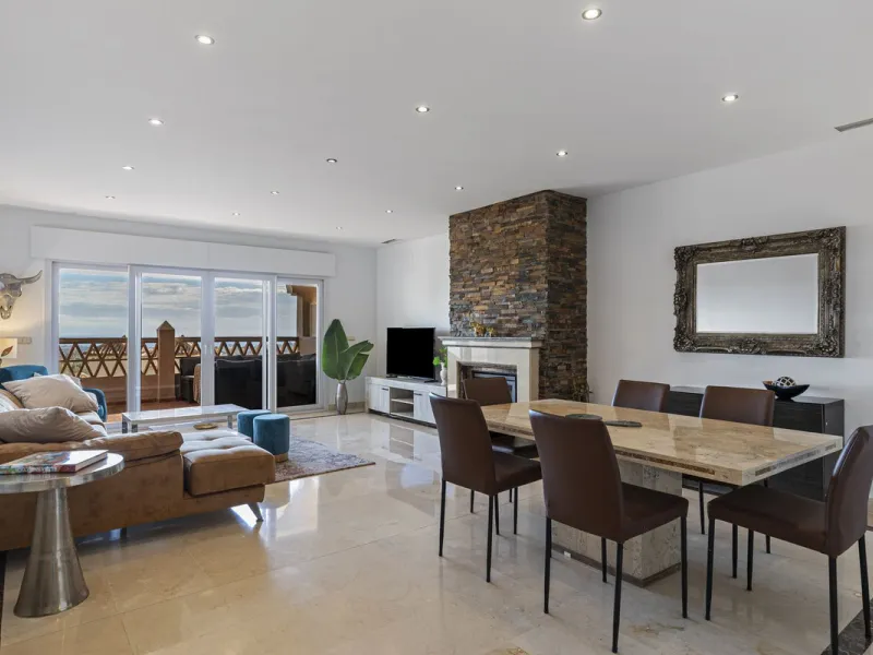 *Luxurious 1st Floor Apartment in Exclusive Urbanization* Puerto los Almendros