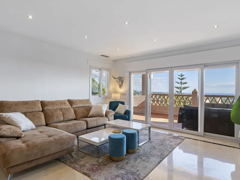 *Luxurious 1st Floor Apartment in Exclusive Urbanization* Puerto los Almendros
