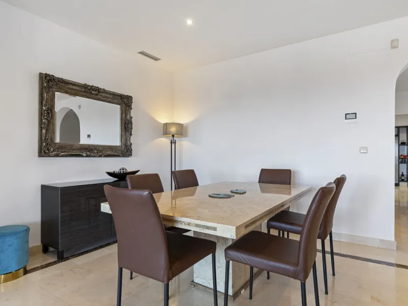 *Luxurious 1st Floor Apartment in Exclusive Urbanization* Puerto los Almendros