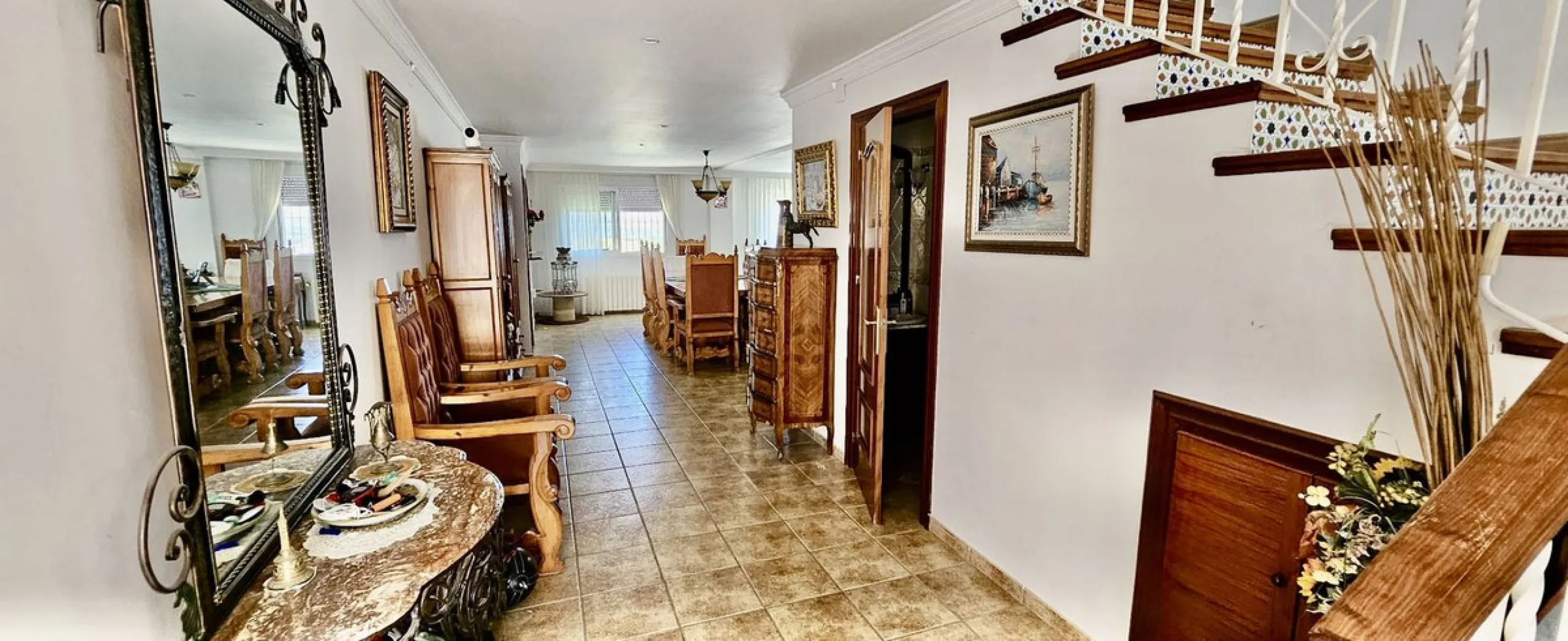 Large detached villa with a pool and two separate entrances in La Chumbera