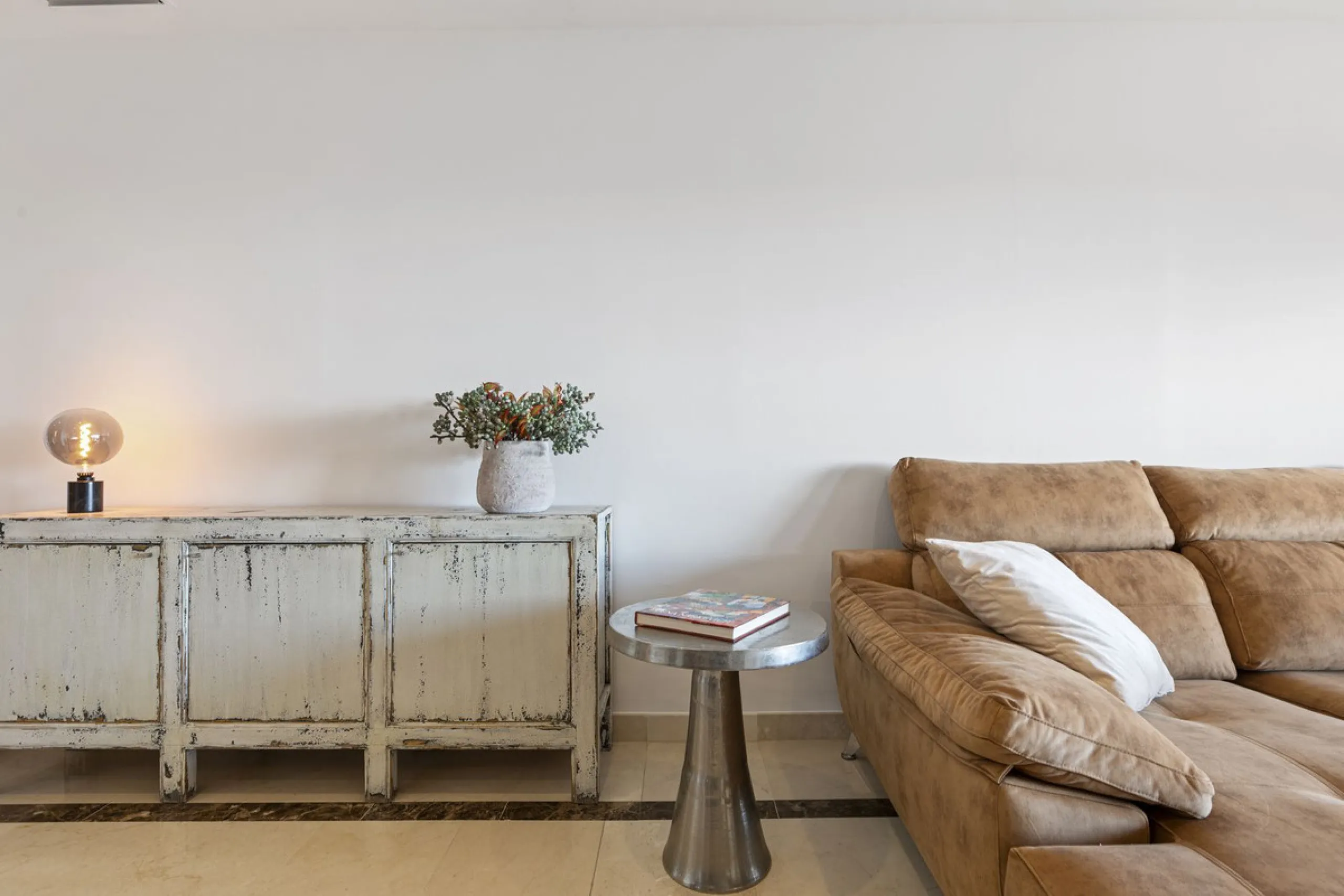*Luxurious 1st Floor Apartment in Exclusive Urbanization* Puerto los Almendros