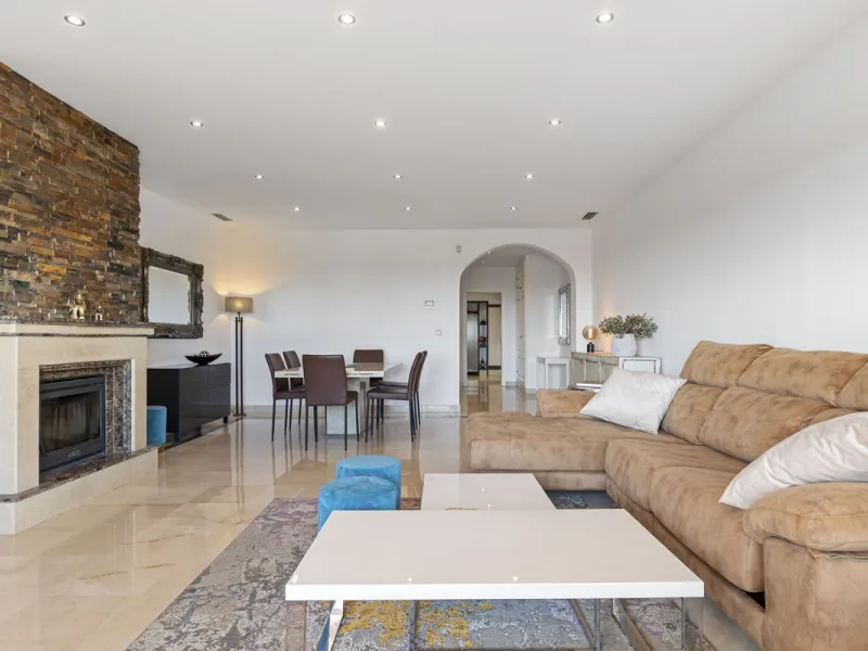 *Luxurious 1st Floor Apartment in Exclusive Urbanization* Puerto los Almendros