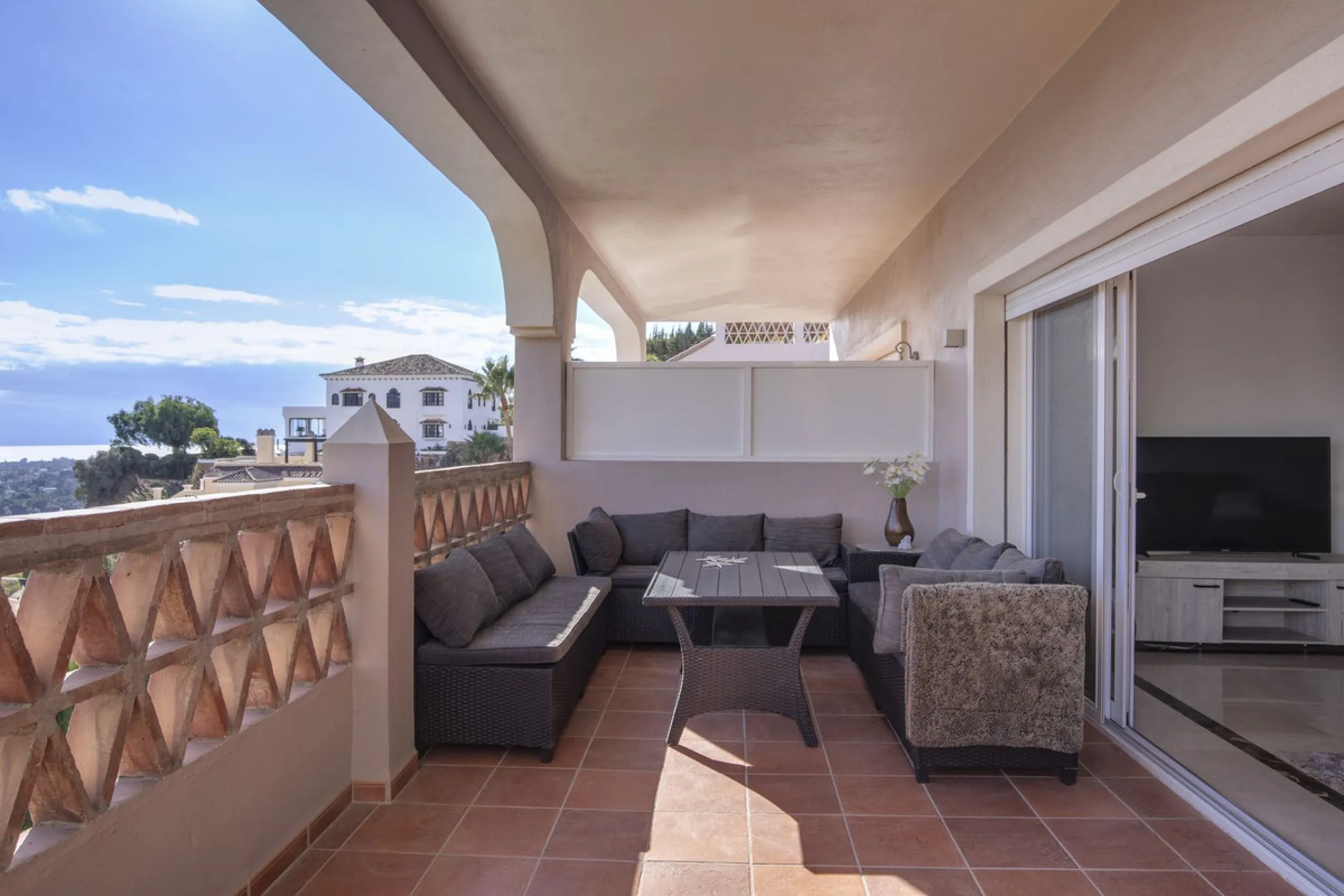 *Luxurious 1st Floor Apartment in Exclusive Urbanization* Puerto los Almendros