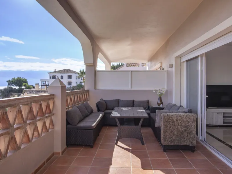 *Luxurious 1st Floor Apartment in Exclusive Urbanization* Puerto los Almendros